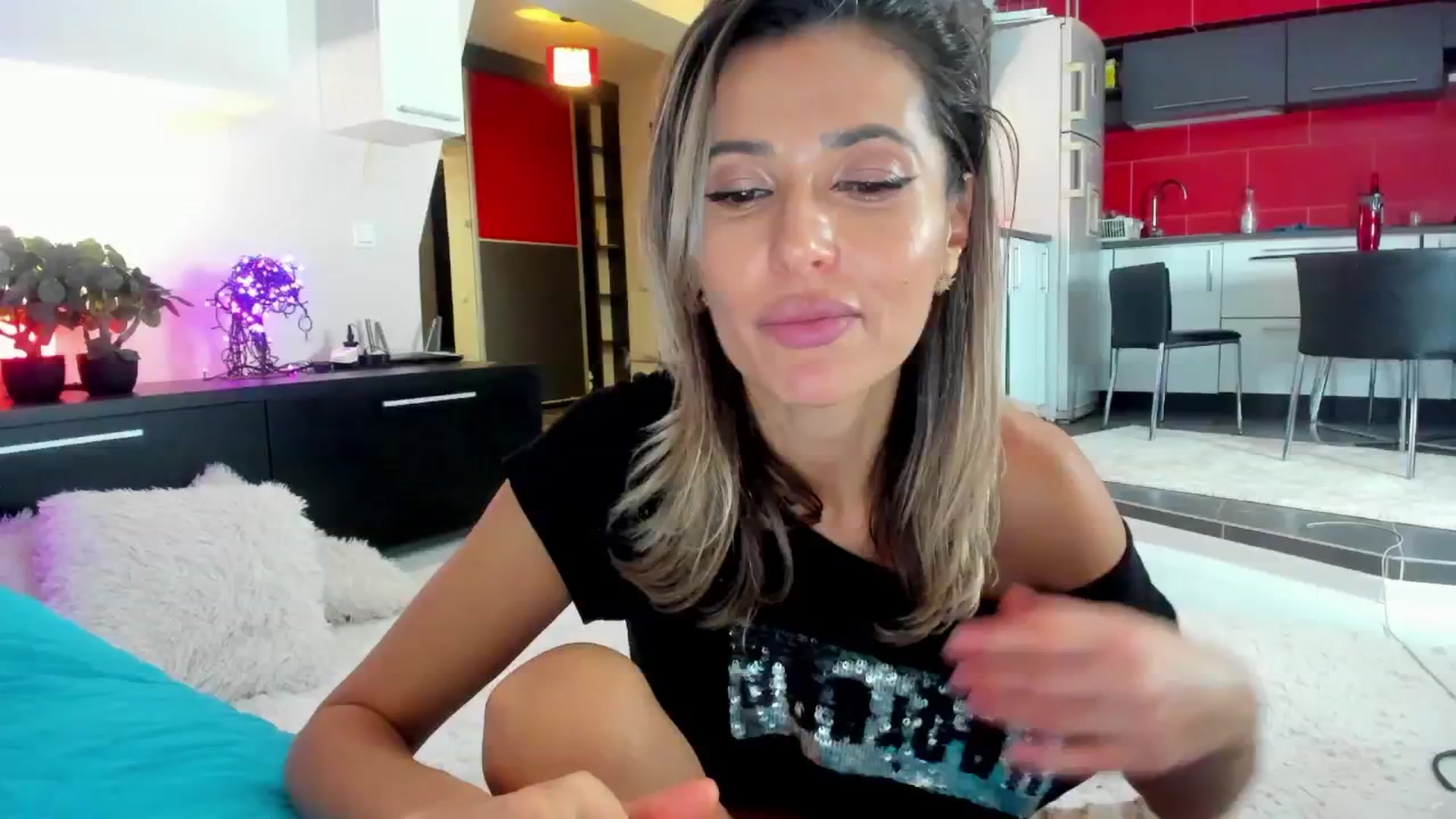 Gallery image thumbnail from HardXmasNips's myfreecams stream on, 12/14/2024, 05:05 image 14 of 20