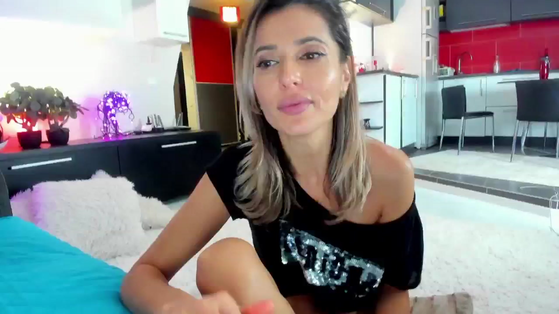 Gallery image thumbnail from HardXmasNips's myfreecams stream on, 12/14/2024, 05:05 image 17 of 20