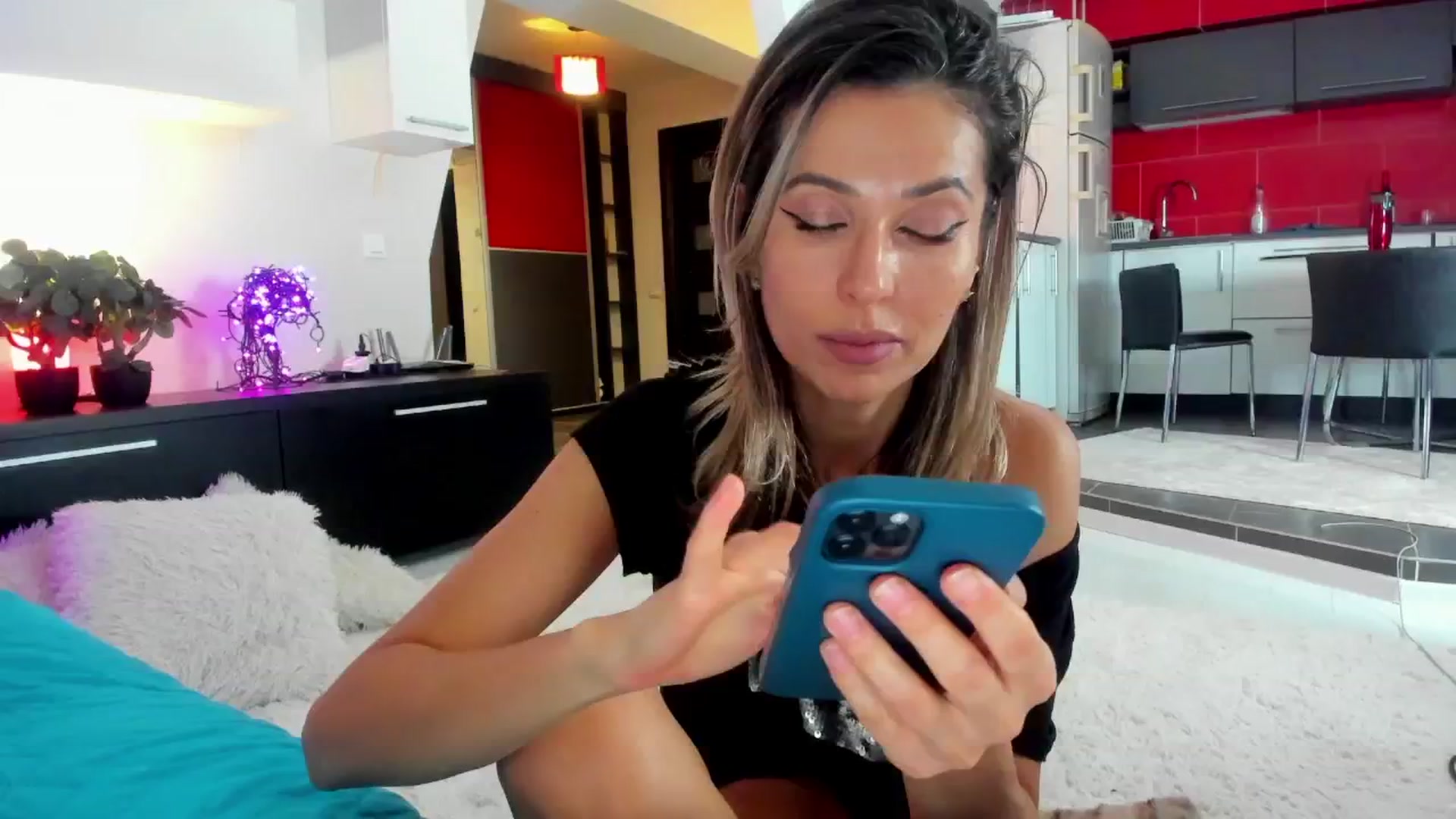 Gallery image thumbnail from HardXmasNips's myfreecams stream on, 12/14/2024, 05:05 image 15 of 20