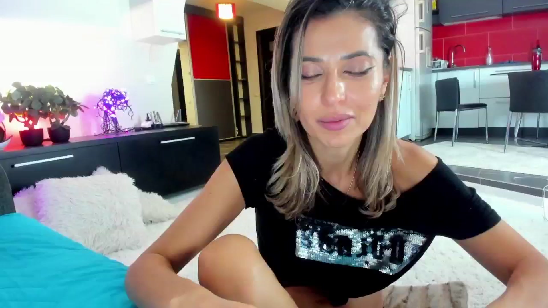 Gallery image thumbnail from HardXmasNips's myfreecams stream on, 12/14/2024, 05:05 image 19 of 20