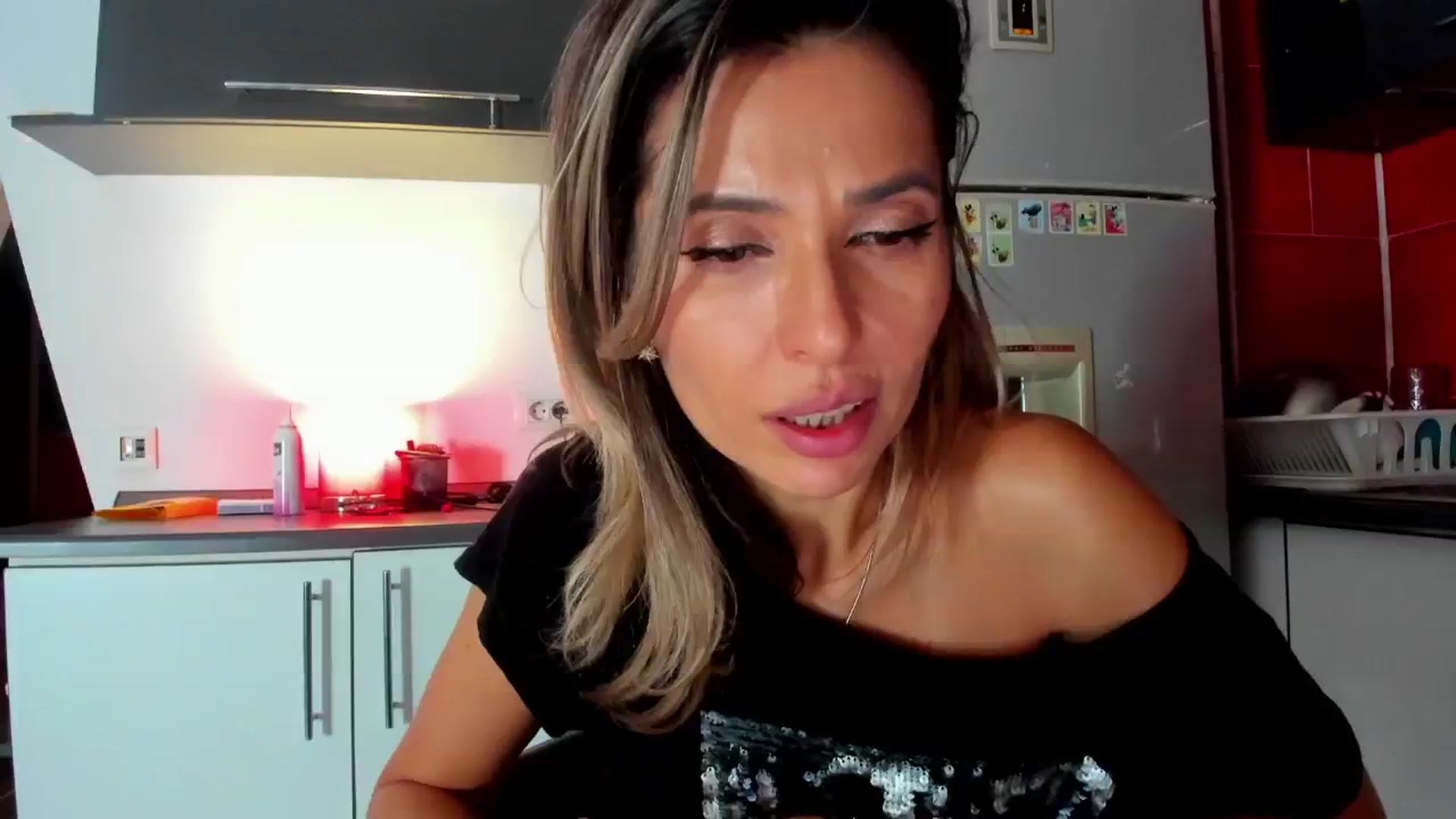 Gallery image thumbnail from HardXmasNips's myfreecams stream on, 12/14/2024, 05:05 image 12 of 20
