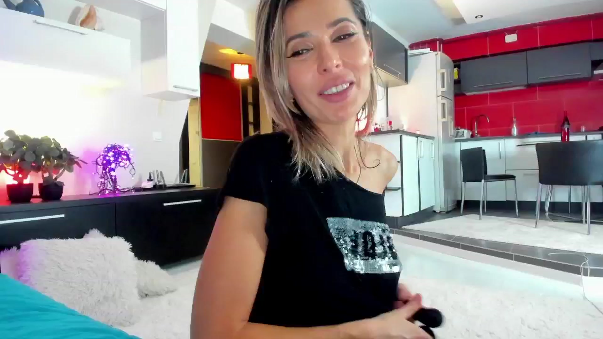 Gallery image thumbnail from HardXmasNips's myfreecams stream on, 12/14/2024, 05:05 image 10 of 20