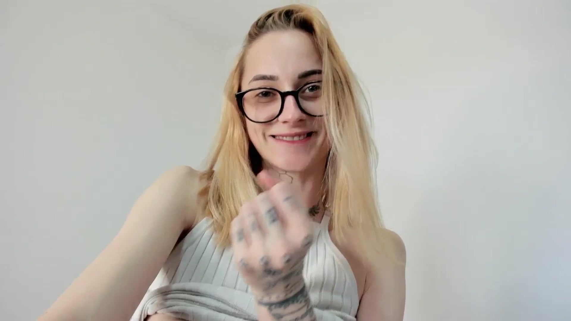 Gallery image thumbnail from HarleyFoxy's myfreecams stream on, 03/03/2024, 13:35 image 3 of 20