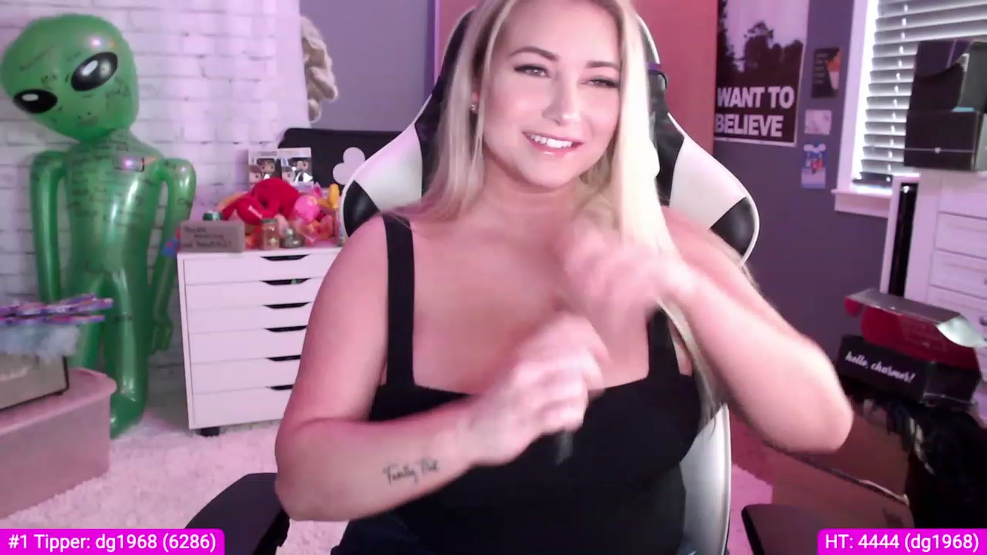 Gallery image thumbnail from Harli_Lotts's myfreecams stream on, 03/08/2023, 19:18 image 5 of 20