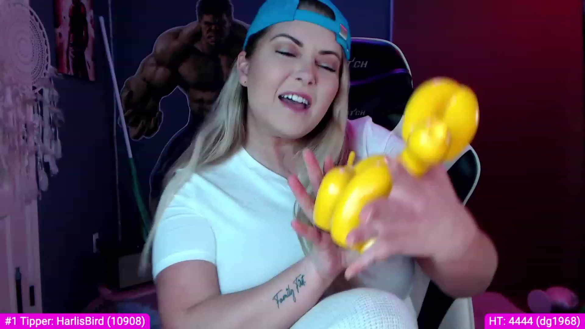 Gallery image thumbnail from Harli_Lotts's myfreecams stream on, 03/14/2023, 18:15 image 3 of 20