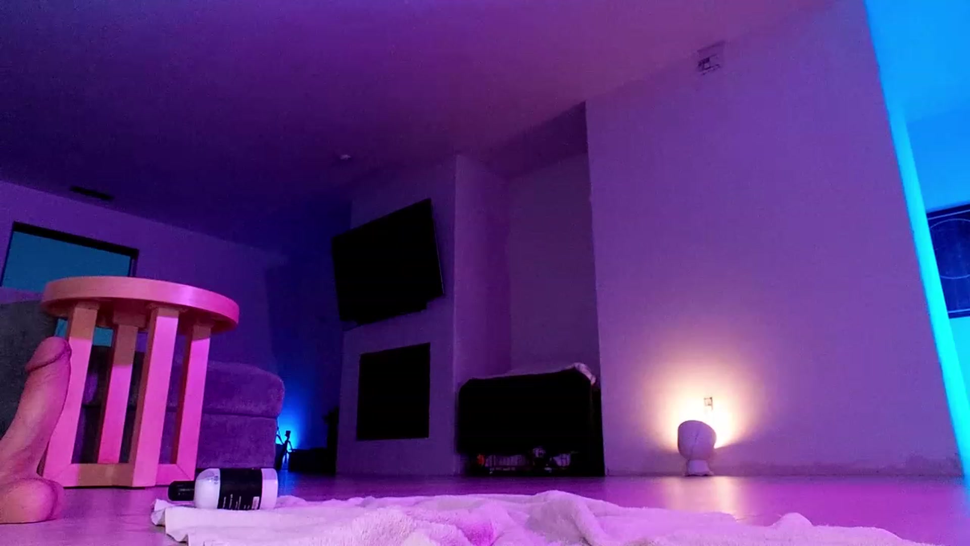 Gallery image thumbnail from HarloweBlue's myfreecams stream on, 01/30/2023, 02:00 image 14 of 20