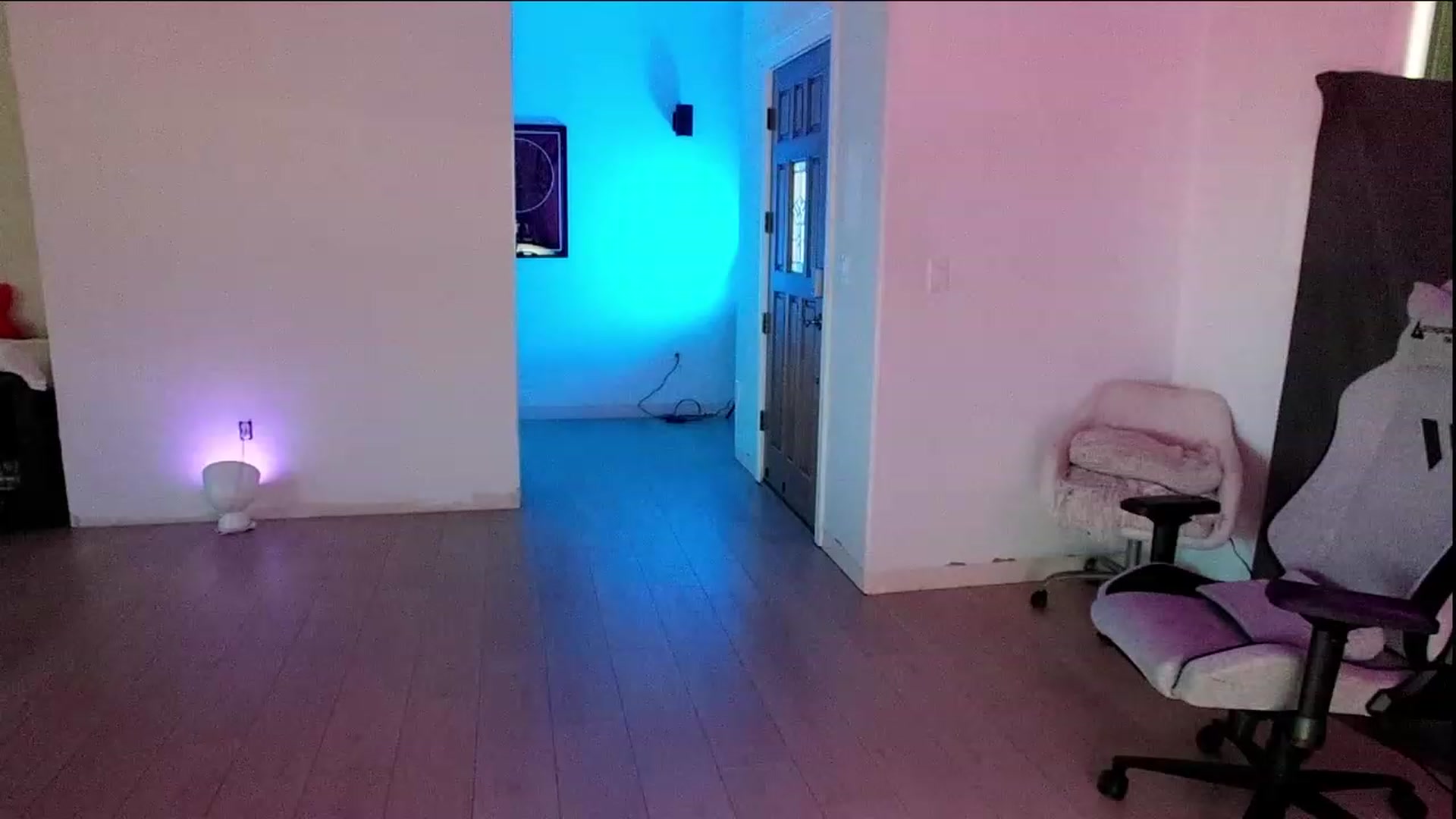 Gallery image thumbnail from HarloweBlue's myfreecams stream on, 01/30/2023, 23:32 image 18 of 20