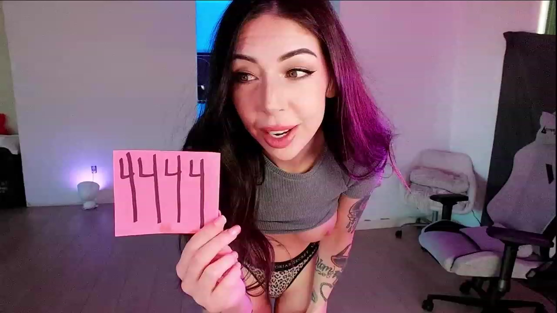 Gallery image thumbnail from HarloweBlue's myfreecams stream on, 01/30/2023, 23:32 image 19 of 20