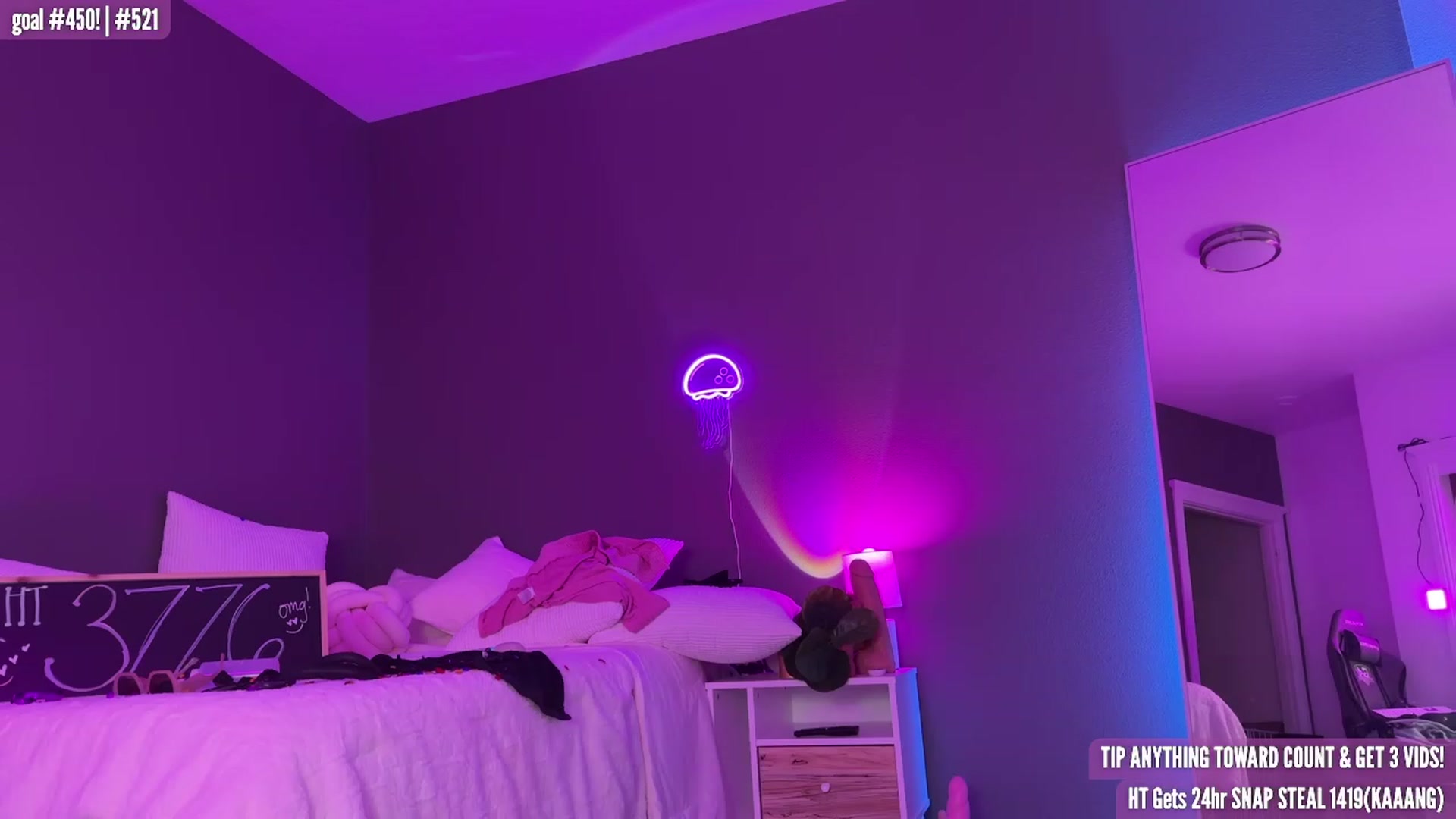 Gallery image thumbnail from HarloweBlue's myfreecams stream on, 03/25/2023, 05:38 image 16 of 20