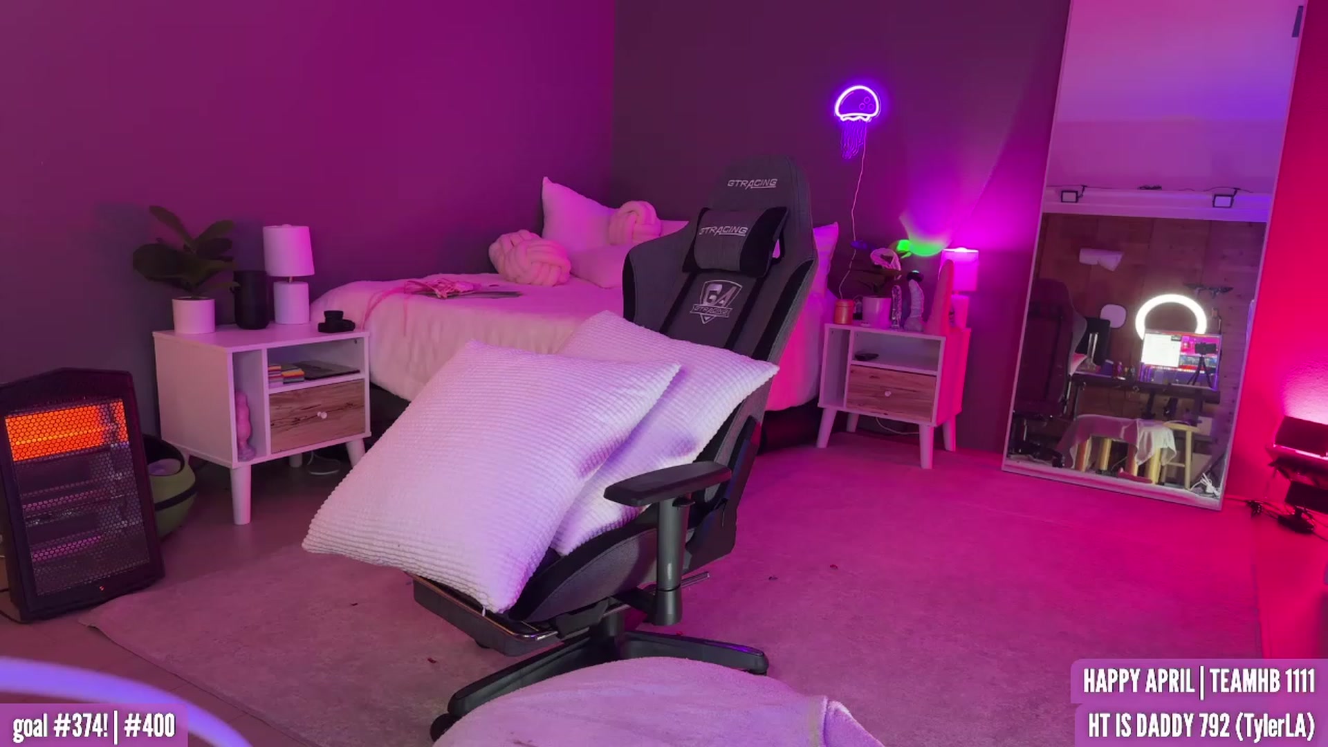 Gallery image thumbnail from HarloweBlue's myfreecams stream on, 04/08/2023, 04:25 image 14 of 20