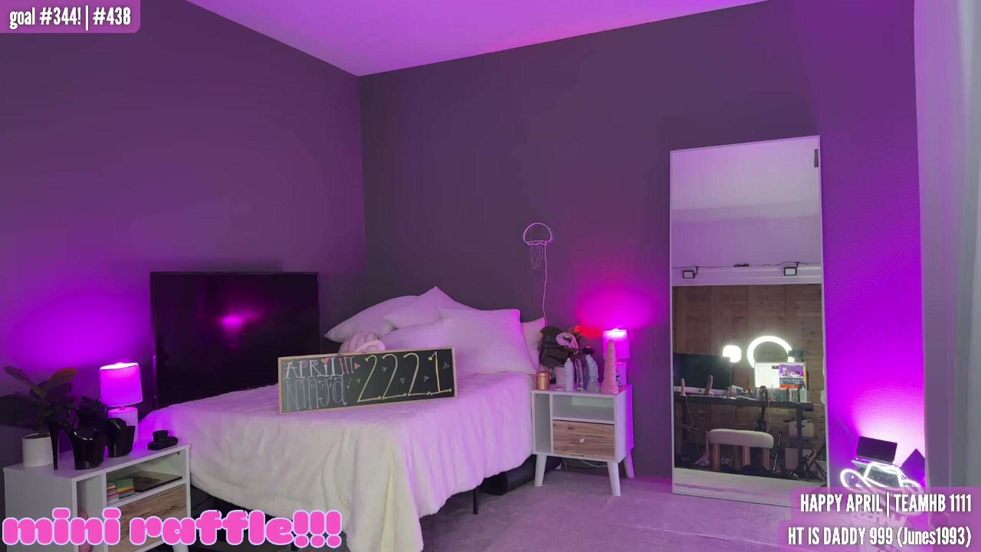 Gallery image thumbnail from HarloweBlue's myfreecams stream on, 04/15/2023, 03:41 image 14 of 20