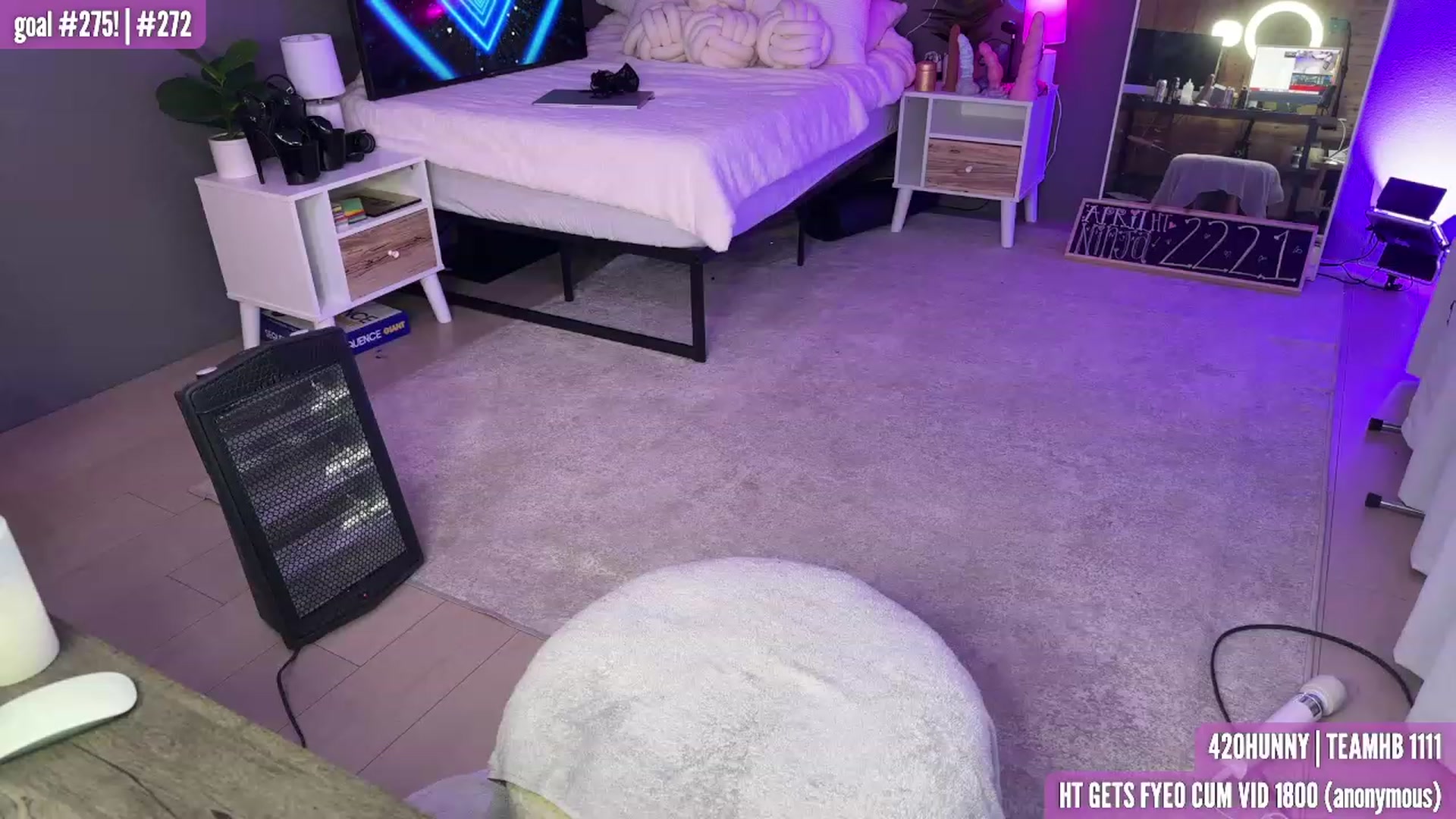 Gallery image thumbnail from HarloweBlue's myfreecams stream on, 04/22/2023, 03:54 image 16 of 20