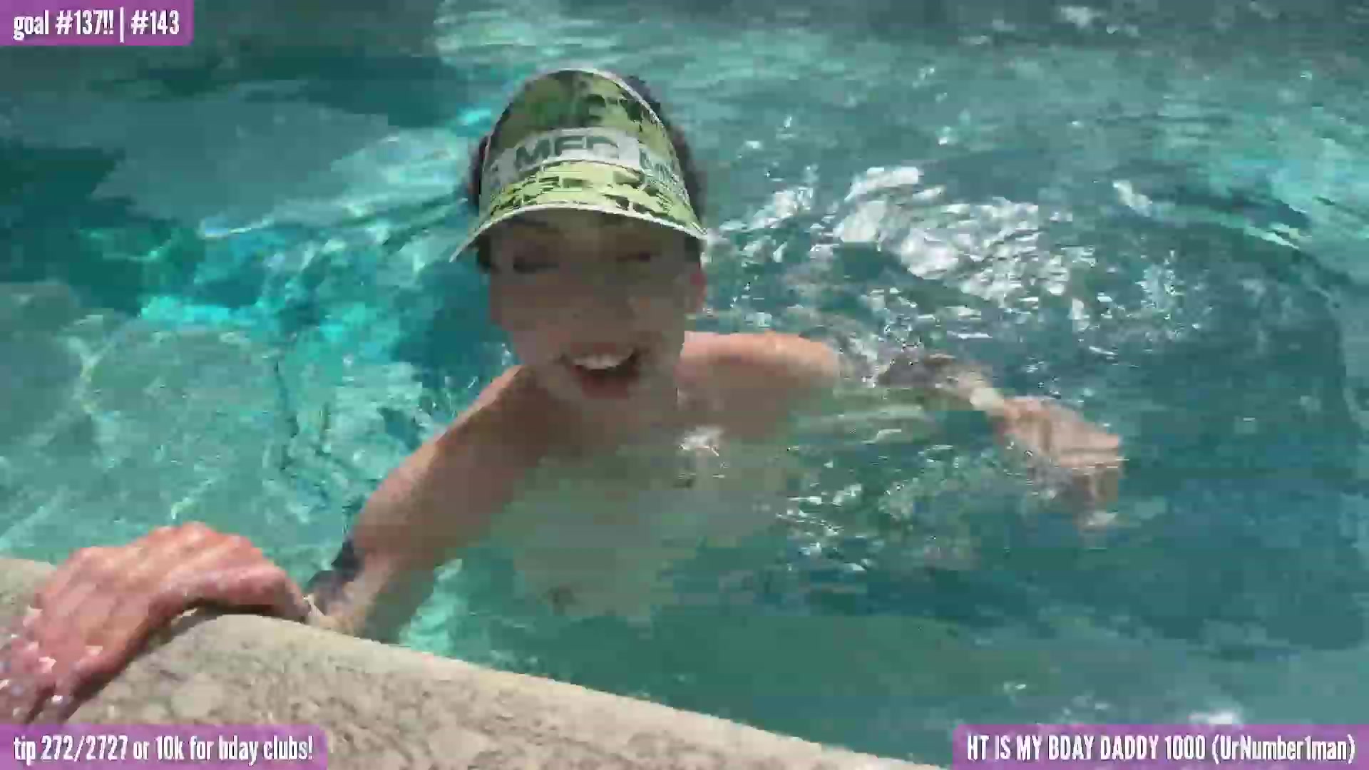Gallery image thumbnail from HarloweBlue's myfreecams stream on, 05/24/2023, 24:03 image 7 of 20