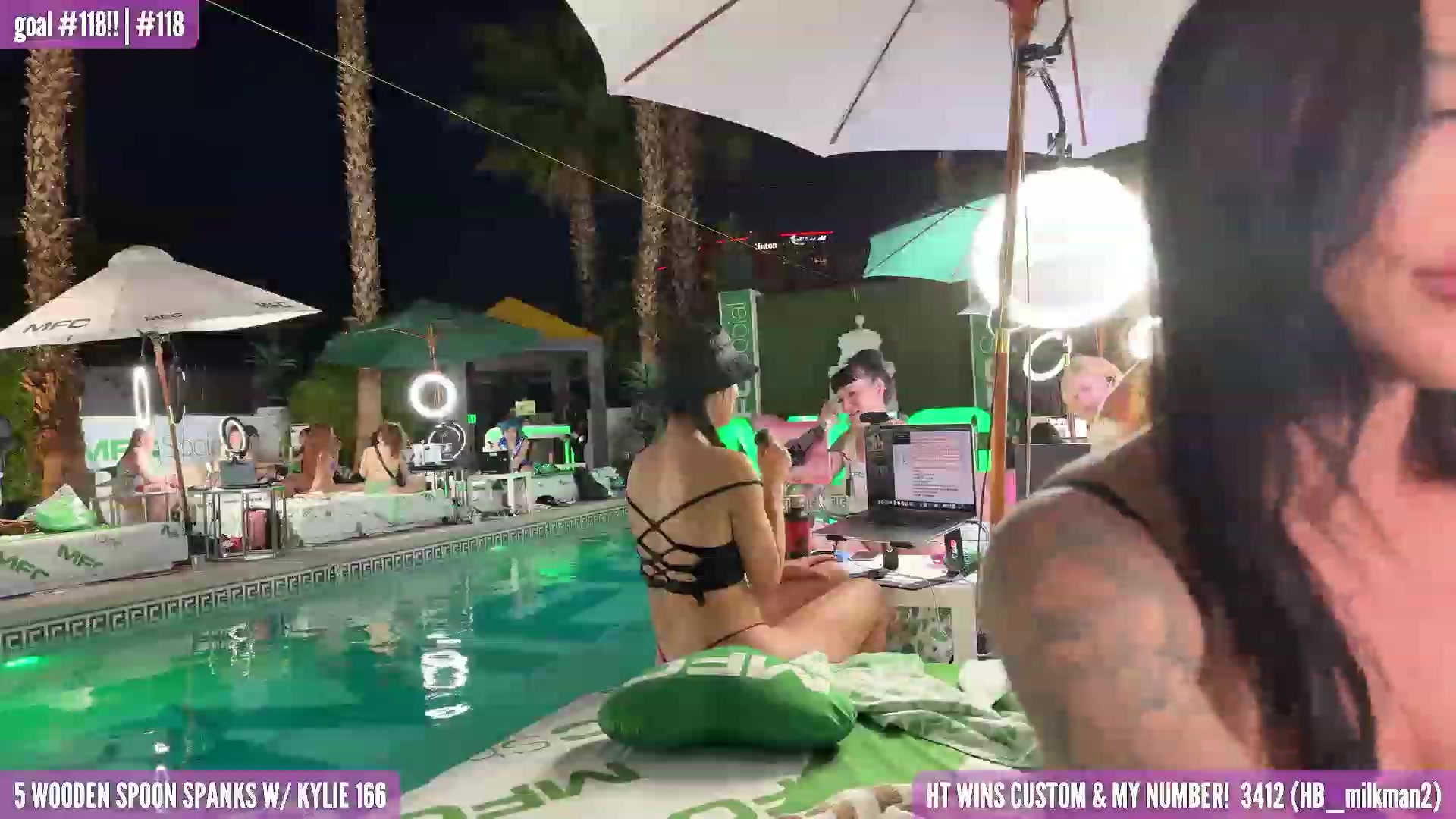 Gallery image thumbnail from HarloweBlue's myfreecams stream on, 05/25/2023, 03:38 image 16 of 20