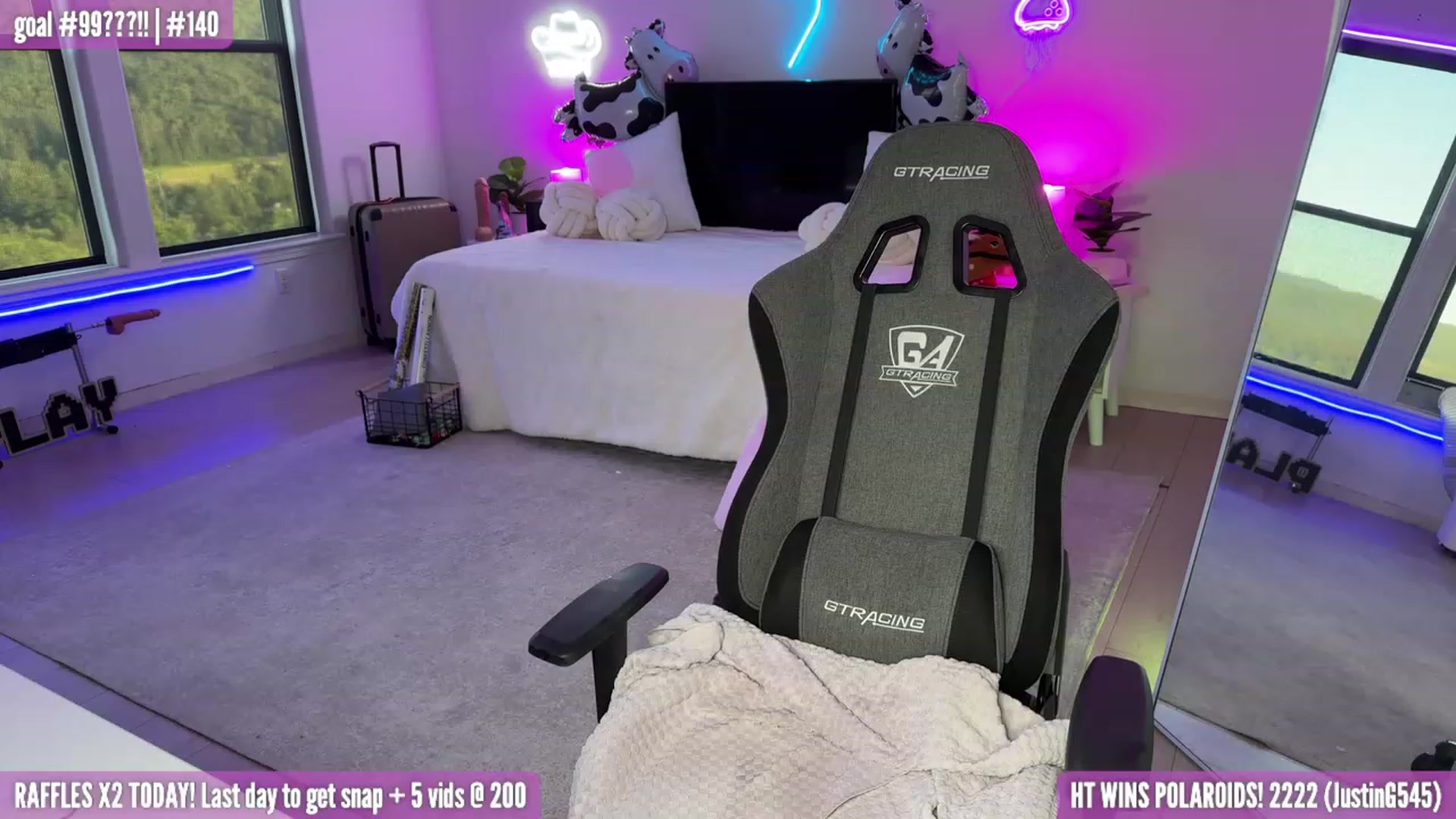 Gallery image thumbnail from HarloweXo's myfreecams stream on, 06/01/2023, 03:30 image 15 of 20