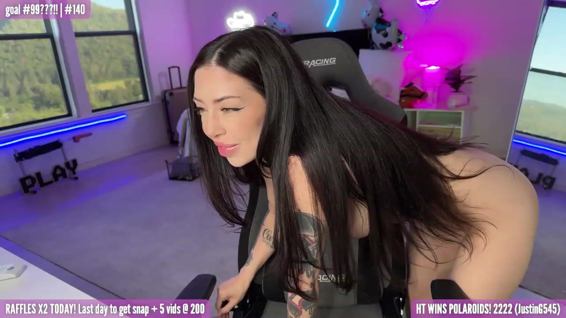 Gallery image thumbnail from HarloweXo's myfreecams stream on, 06/01/2023, 03:30 image 12 of 20