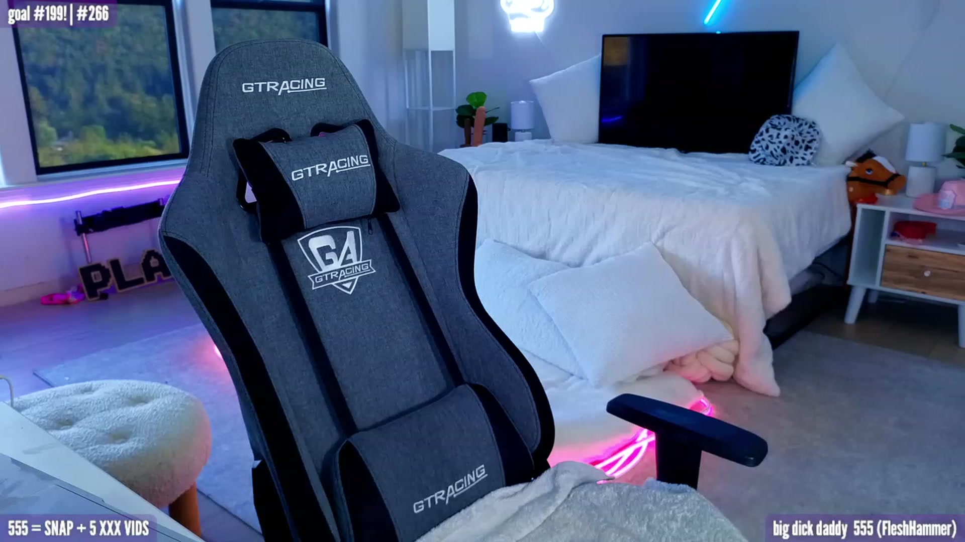 Gallery image thumbnail from HarloweXo's myfreecams stream on, 07/06/2023, 03:17 image 10 of 20