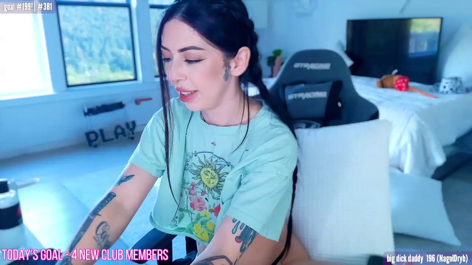 Gallery image thumbnail from HarloweXo's myfreecams stream on, 07/16/2023, 01:36 image 15 of 20