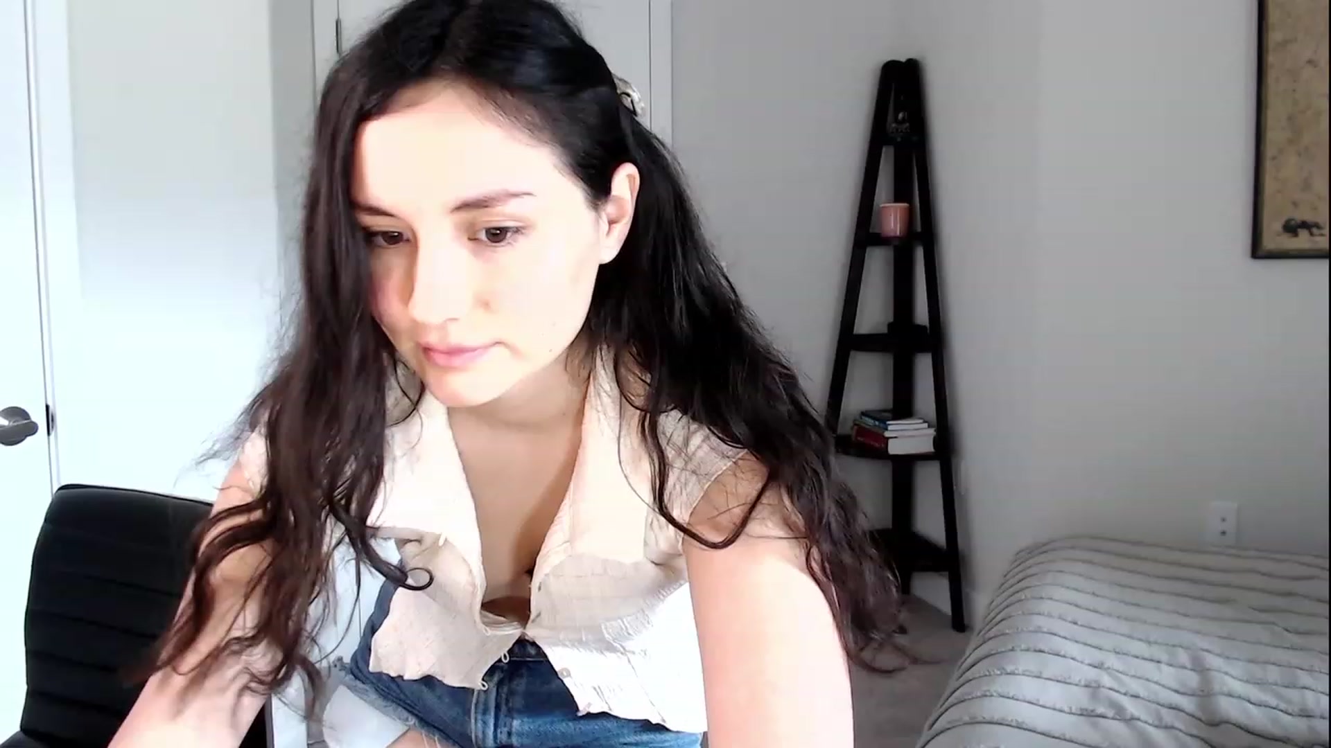 Gallery image thumbnail from Harmony's myfreecams stream on, 03/16/2023, 22:06 image 6 of 20
