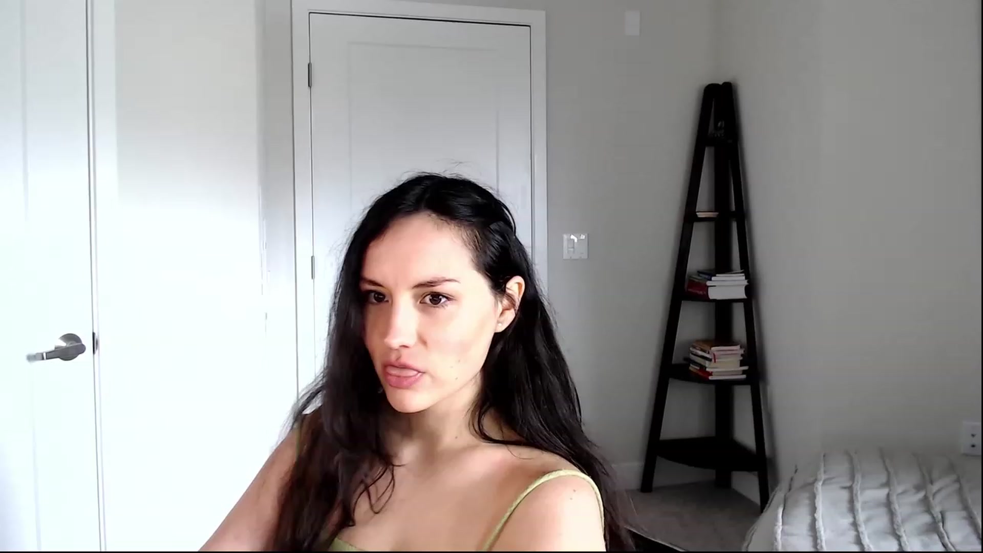 Gallery image thumbnail from Harmony's myfreecams stream on, 03/21/2023, 20:17 image 5 of 20