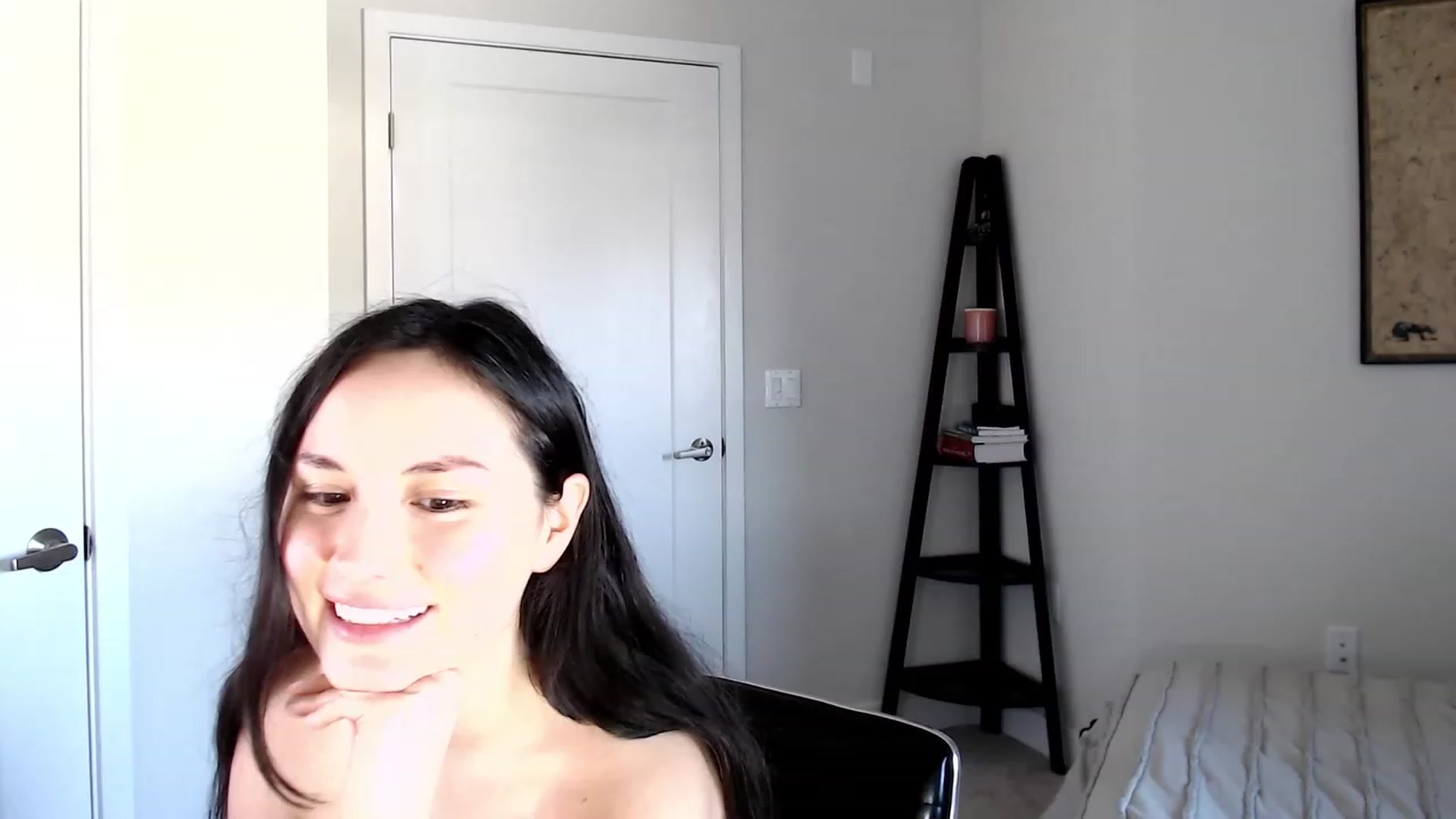 Gallery image thumbnail from Harmony's myfreecams stream on, 04/02/2023, 24:00 image 16 of 20