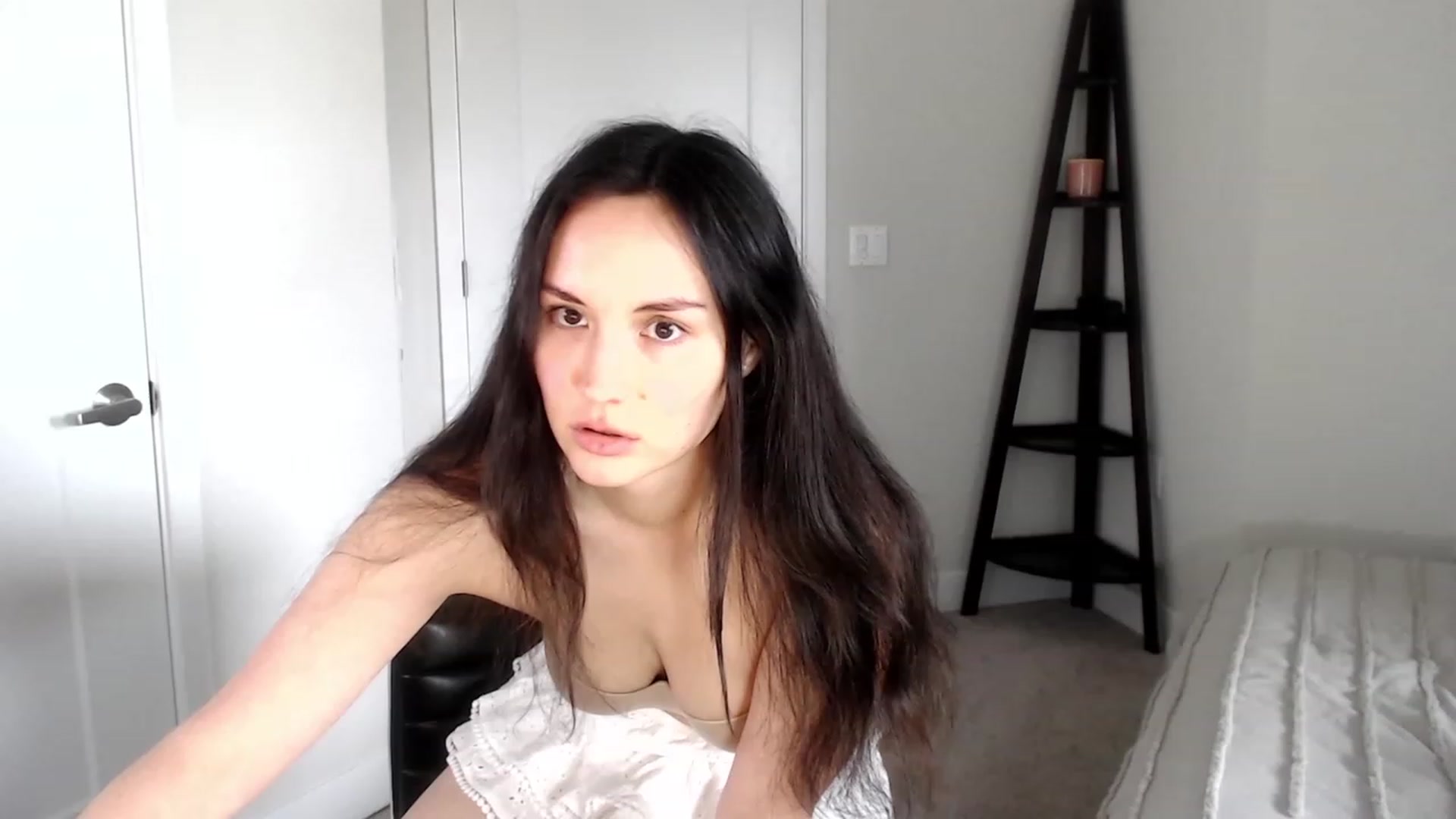 Gallery image thumbnail from Harmony's myfreecams stream on, 04/12/2023, 22:30 image 13 of 20