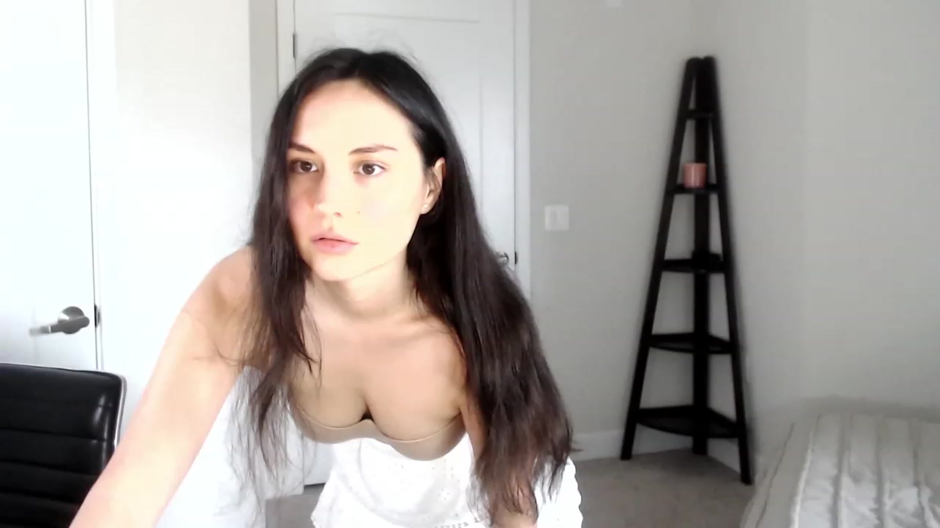 Gallery image thumbnail from Harmony's myfreecams stream on, 04/12/2023, 22:30 image 19 of 20