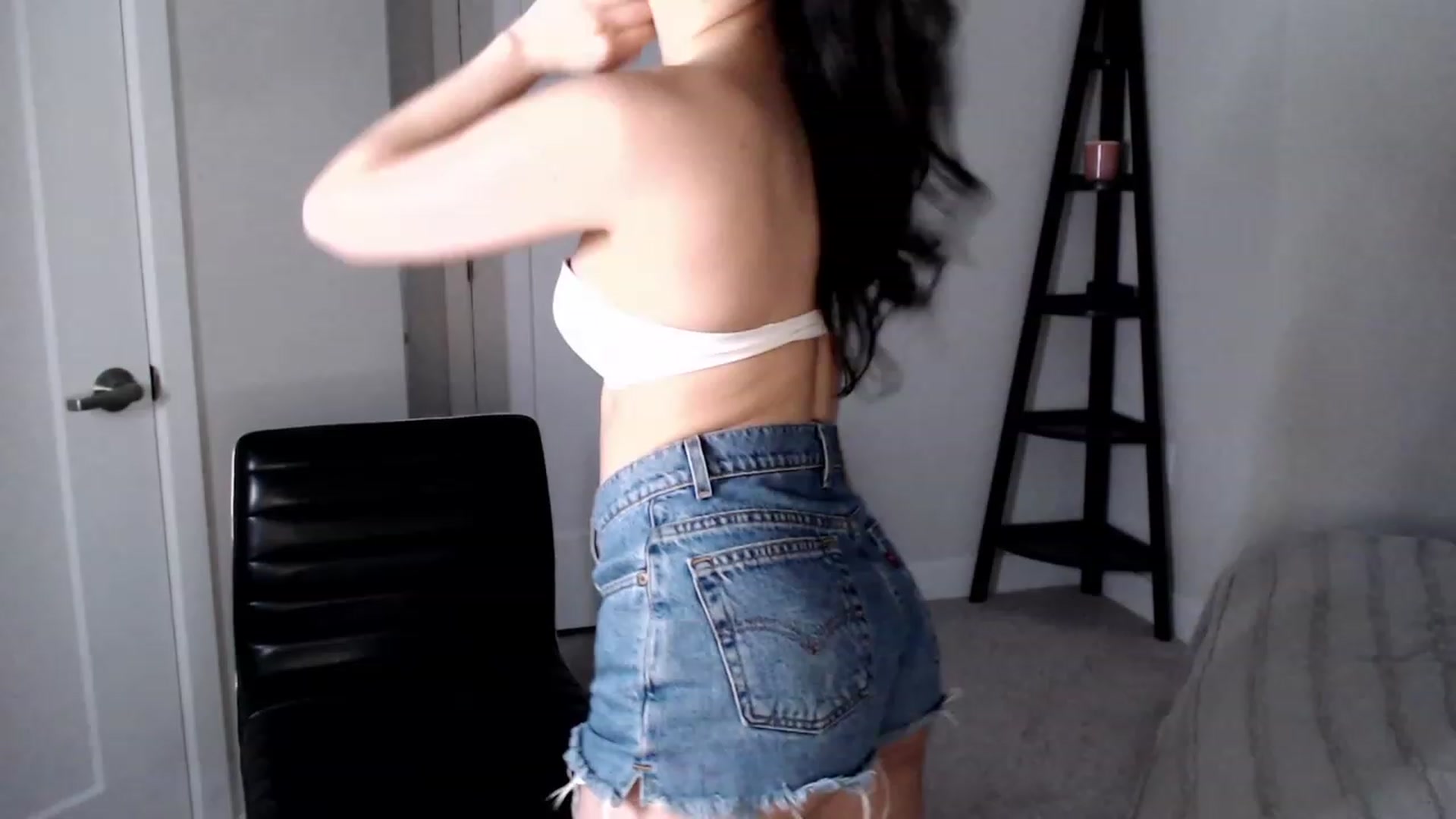 Gallery image thumbnail from Harmony's myfreecams stream on, 04/18/2023, 05:21 image 7 of 20
