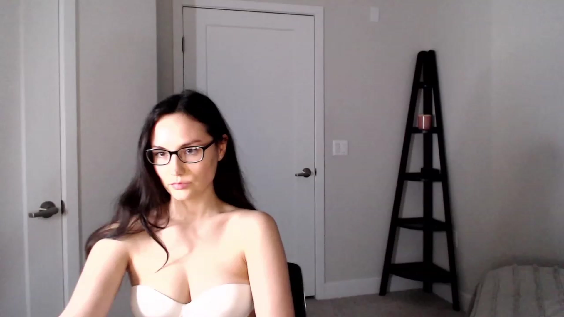 Gallery image thumbnail from Harmony's myfreecams stream on, 04/18/2023, 05:21 image 3 of 20