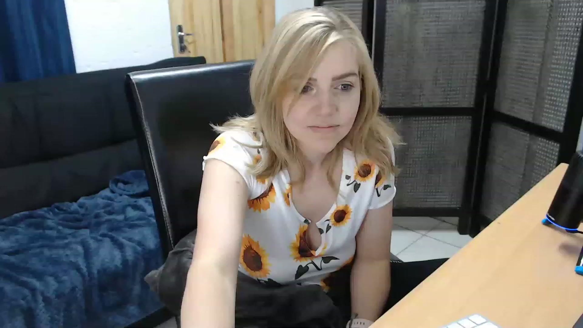 Gallery image thumbnail from HarmonySparks's myfreecams stream on, 06/18/2023, 21:11 image 4 of 20