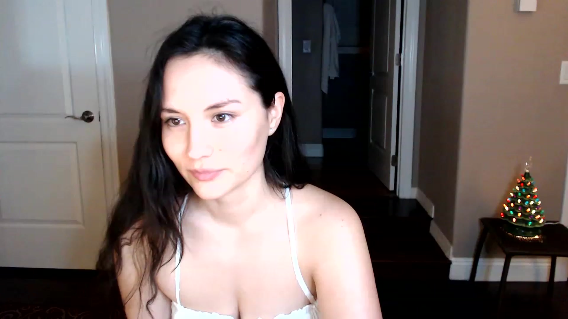 Gallery image thumbnail from HarmonyZoe's myfreecams stream on, 12/10/2022, 02:28 image 5 of 20