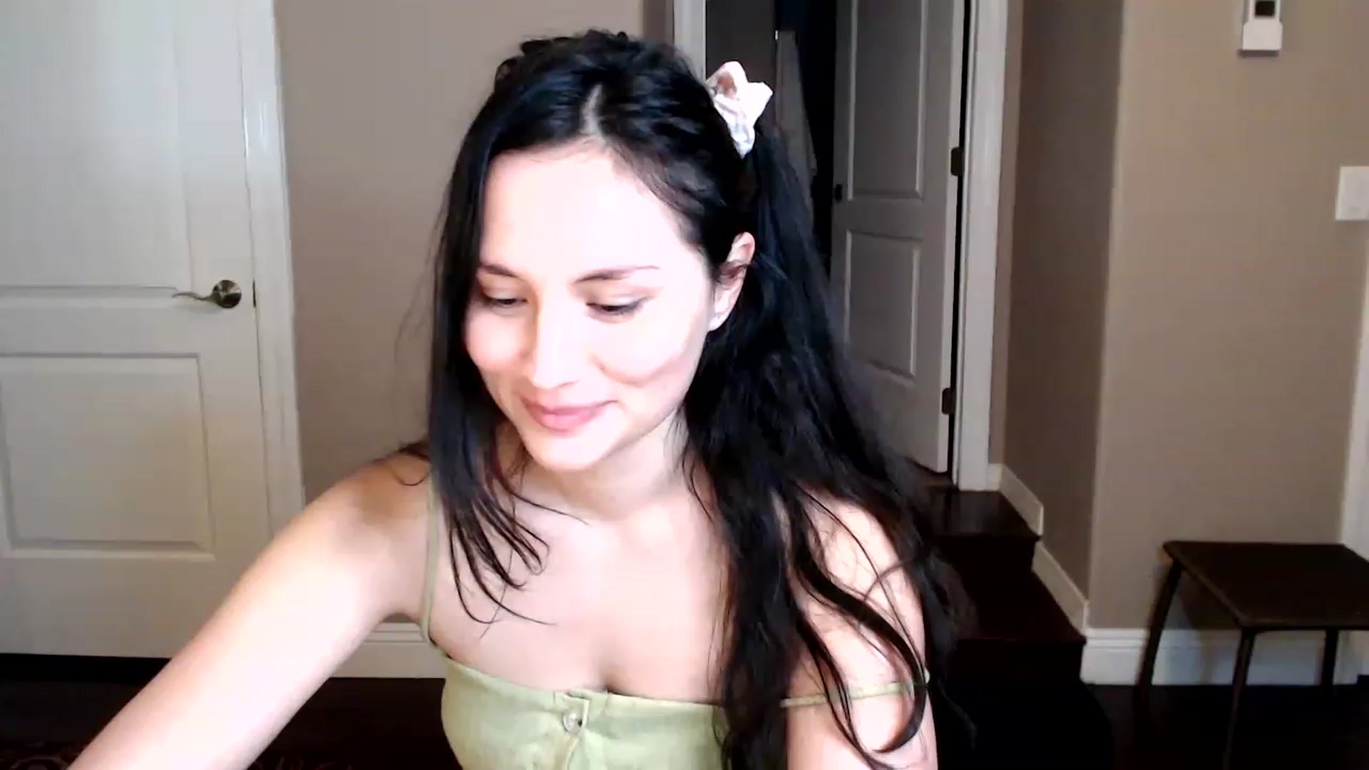 Gallery image thumbnail from HarmonyZoe's myfreecams stream on, 12/12/2022, 06:29 image 16 of 20