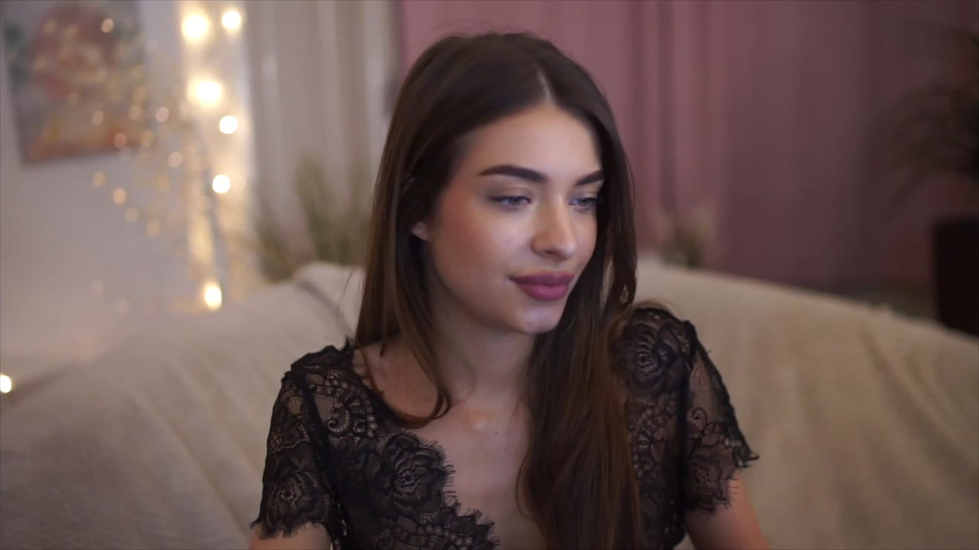 Gallery image thumbnail from Harmonywonder's myfreecams stream on, 01/16/2023, 17:05 image 13 of 20