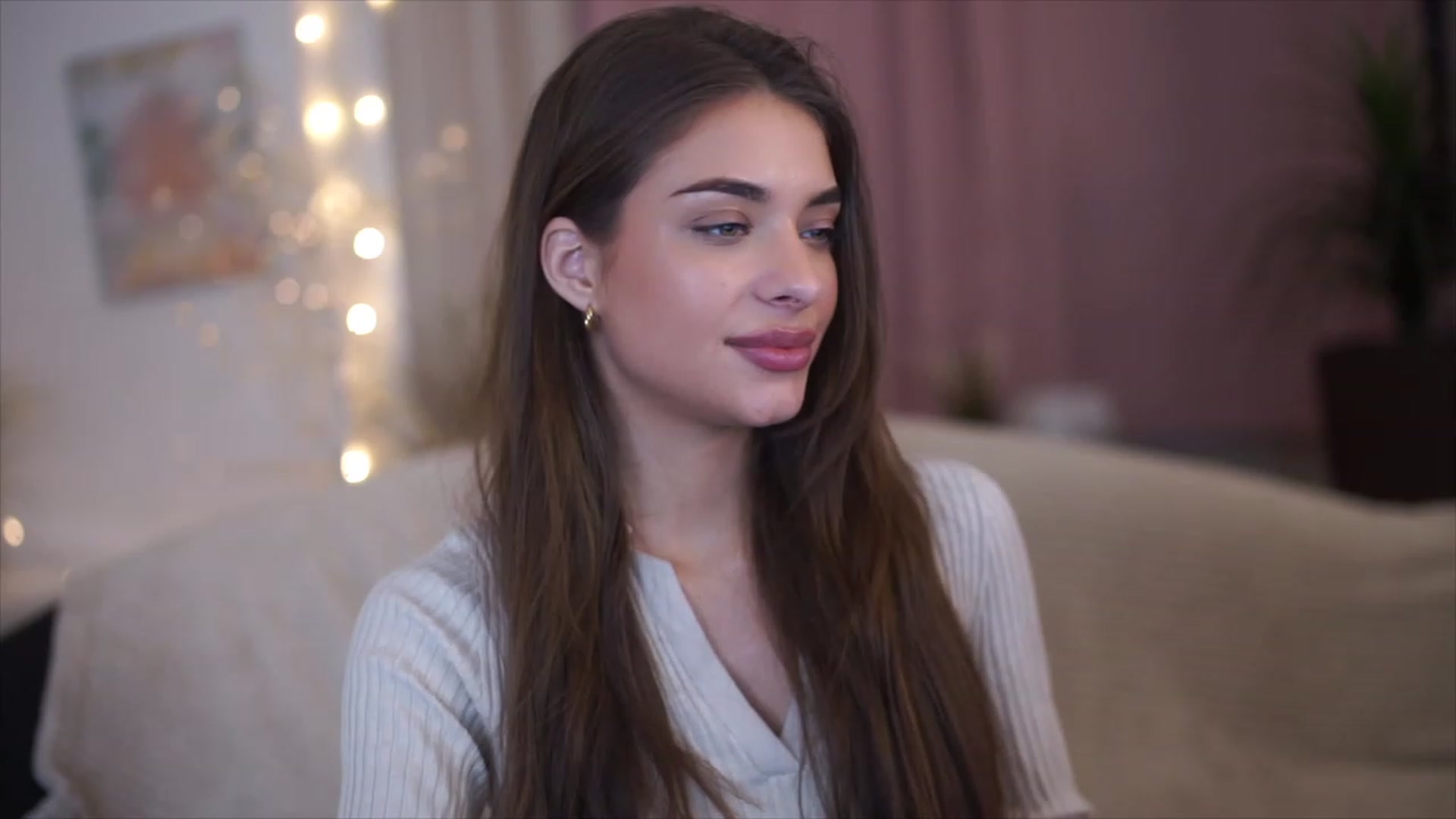 Gallery image thumbnail from Harmonywonder's myfreecams stream on, 02/17/2023, 16:23 image 13 of 20