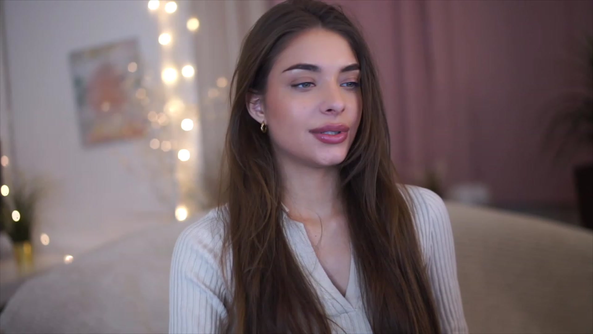 Gallery image thumbnail from Harmonywonder's myfreecams stream on, 02/17/2023, 16:23 image 10 of 20