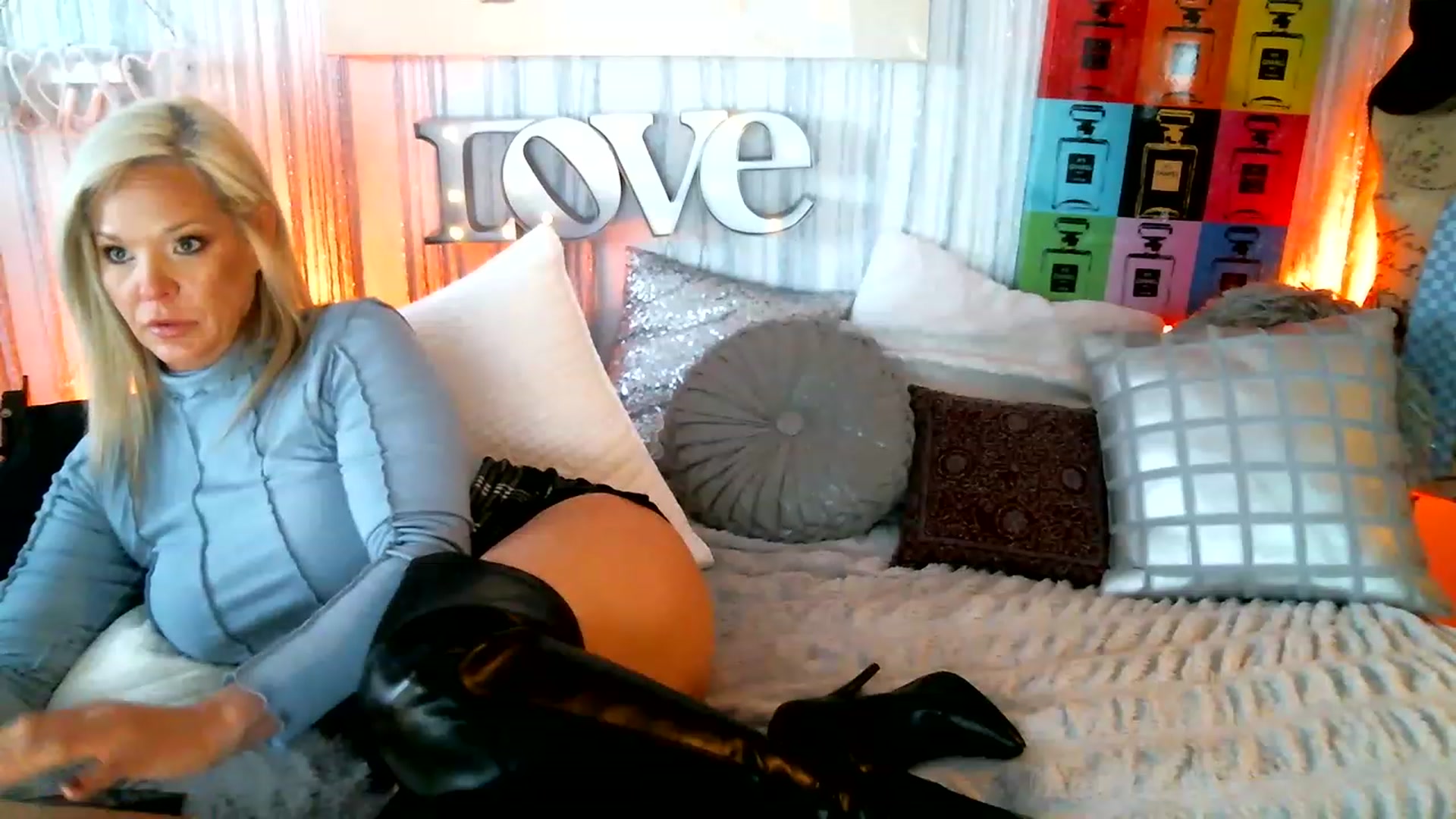 Gallery image thumbnail from Harpersluv1's myfreecams stream on, 11/14/2022, 20:17 image 18 of 20