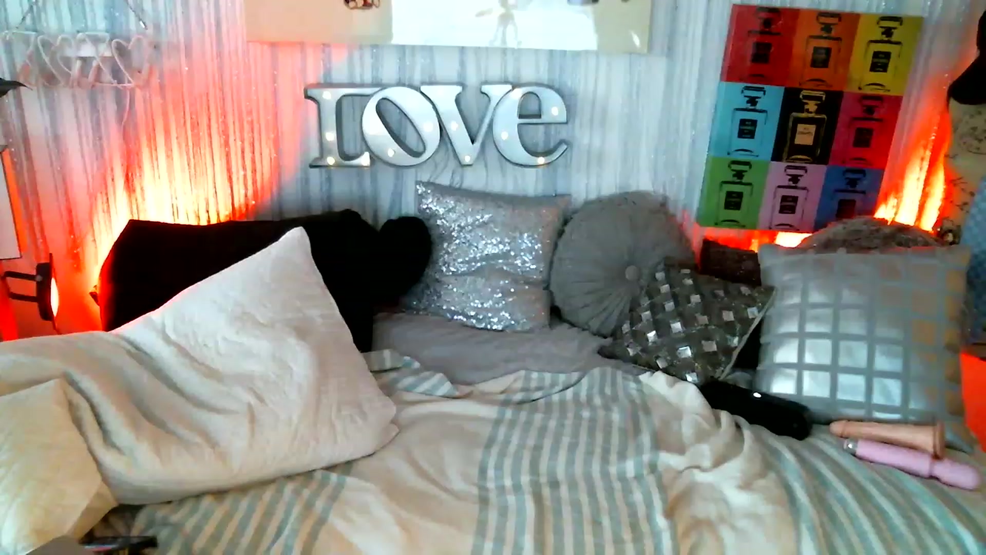 Gallery image thumbnail from Harpersluv1's myfreecams stream on, 11/22/2022, 01:00 image 1 of 20