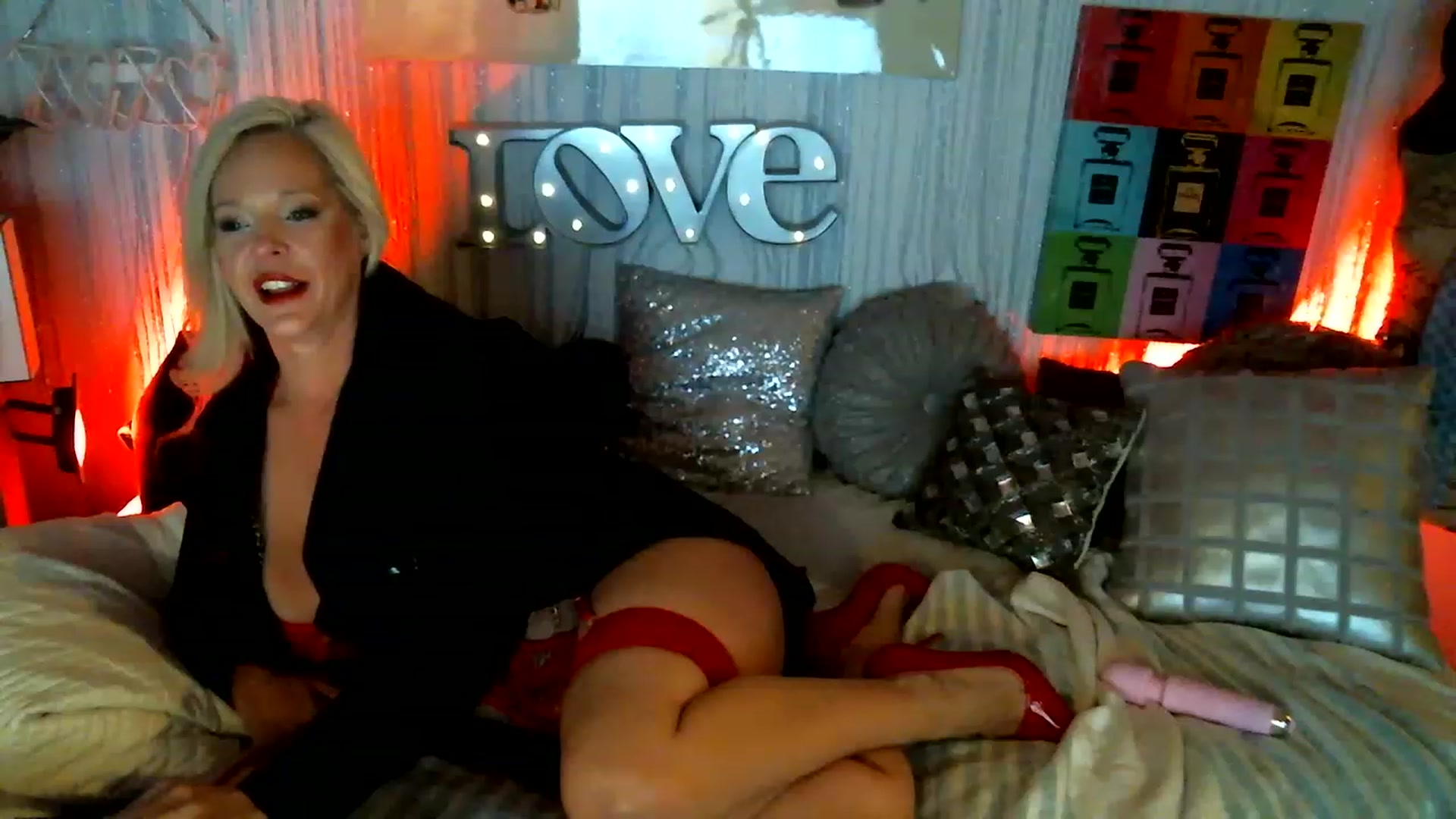 Gallery image thumbnail from Harpersluv1's myfreecams stream on, 11/22/2022, 01:00 image 20 of 20