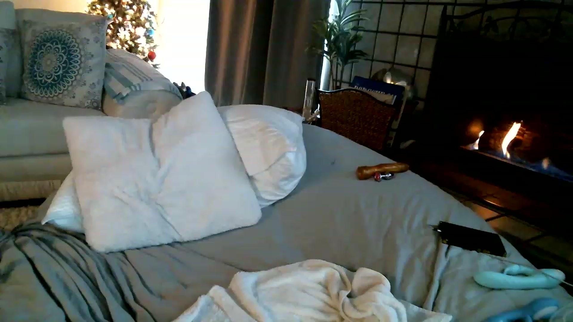 Gallery image thumbnail from Harpersluv1's myfreecams stream on, 12/13/2022, 24:02 image 11 of 20