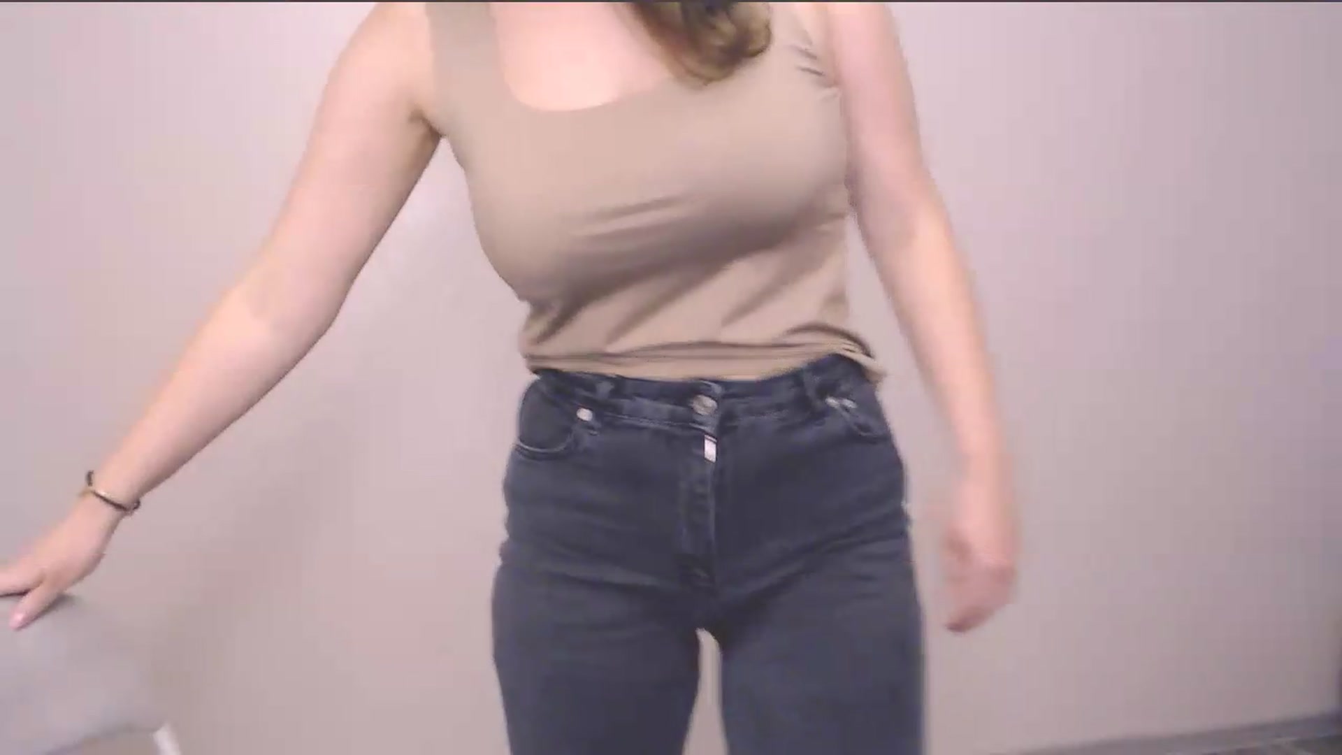 Gallery image thumbnail from HartFoxx's myfreecams stream on, 08/31/2026, 17:00 image 3 of 20