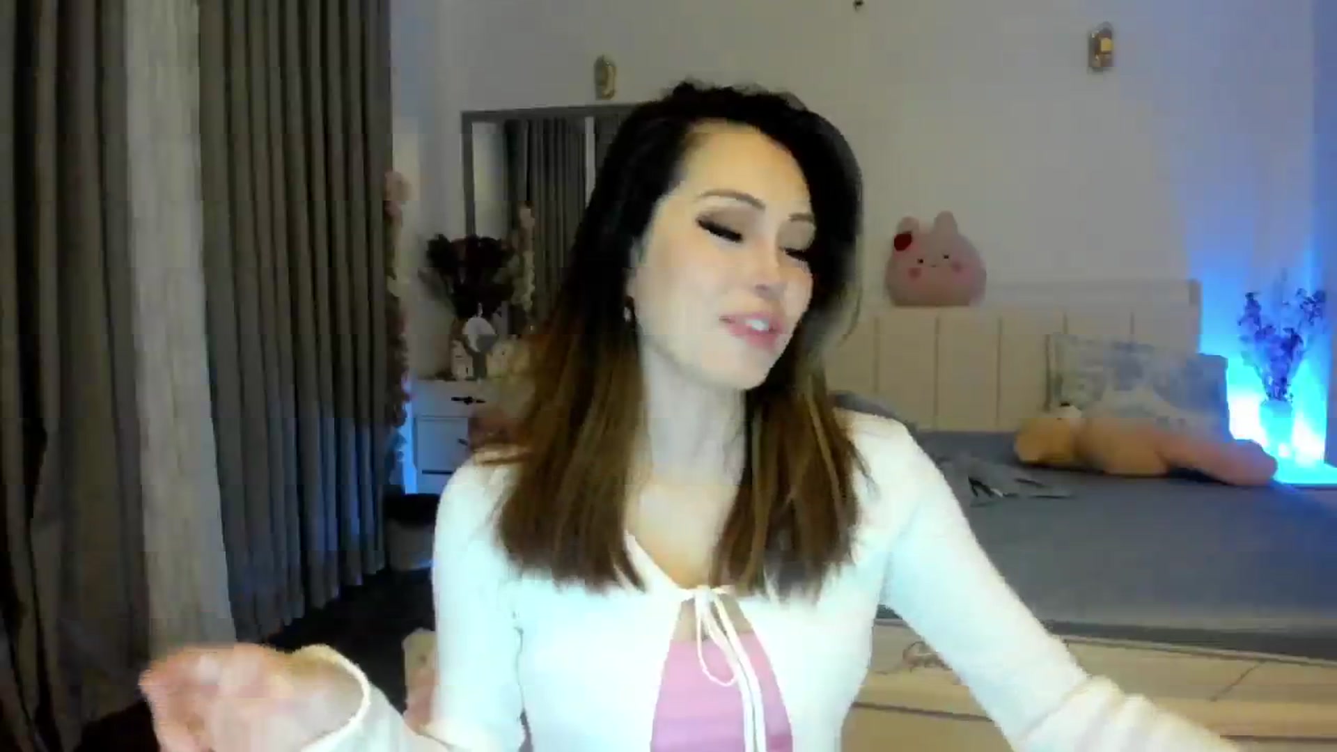 Gallery image thumbnail from Haru_'s myfreecams stream on, 08/13/2025, 05:33 image 13 of 20