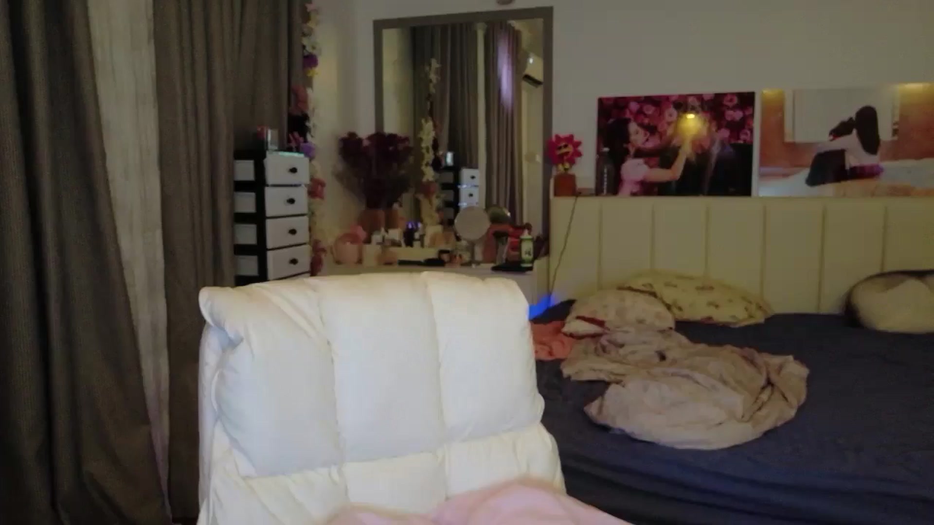 Gallery image thumbnail from Haru_'s myfreecams stream on, 03/08/2026, 06:26 image 17 of 20