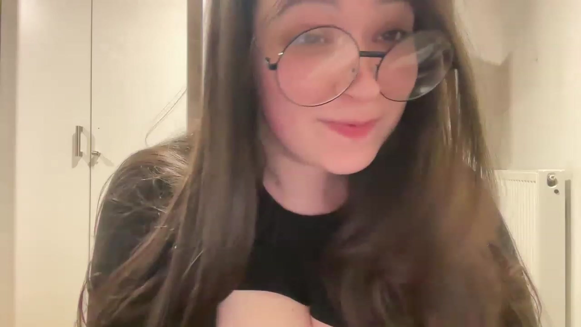 Gallery image thumbnail from Hasymura's myfreecams stream on, 03/03/2023, 18:28 image 6 of 20