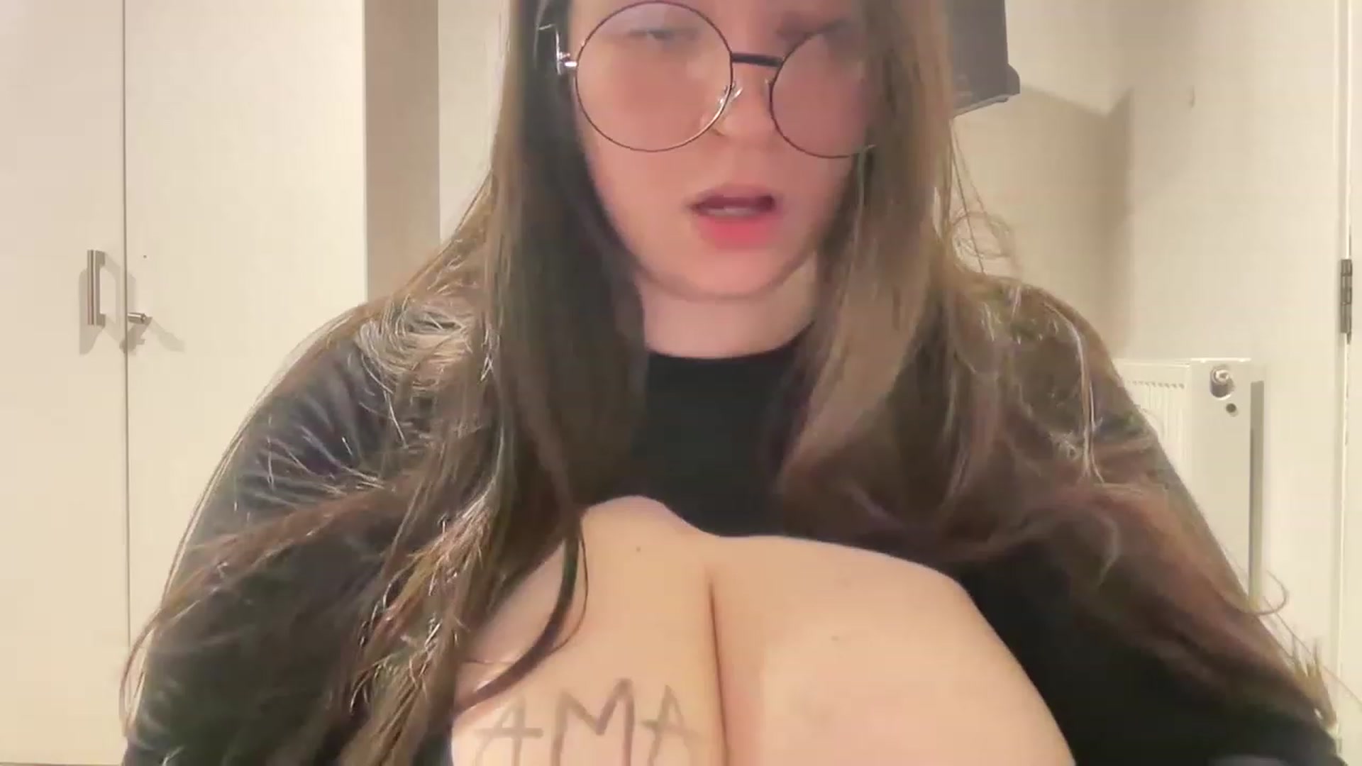 Gallery image thumbnail from Hasymura's myfreecams stream on, 03/03/2023, 20:08 image 10 of 20