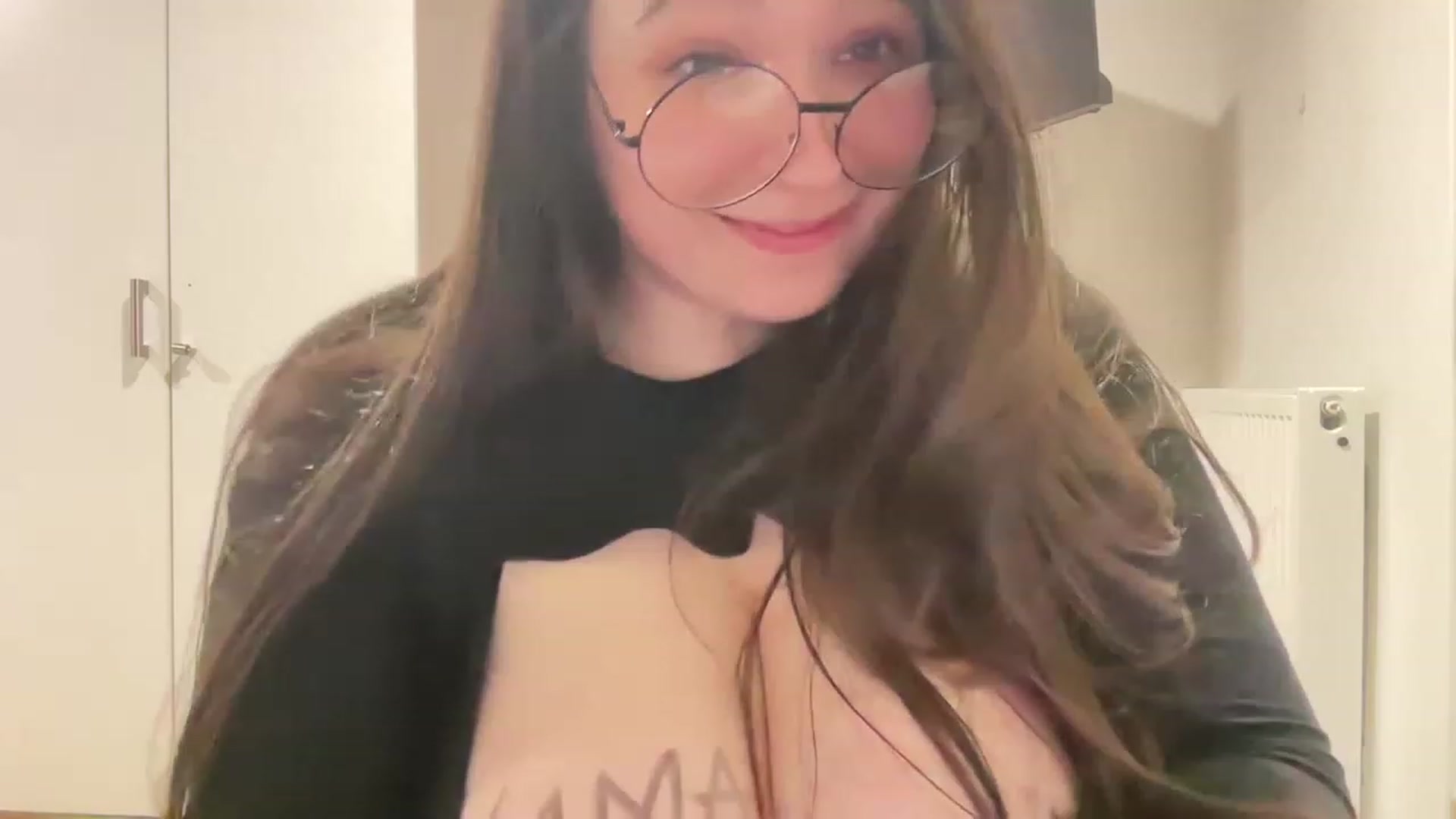Gallery image thumbnail from Hasymura's myfreecams stream on, 03/03/2023, 20:08 image 6 of 20