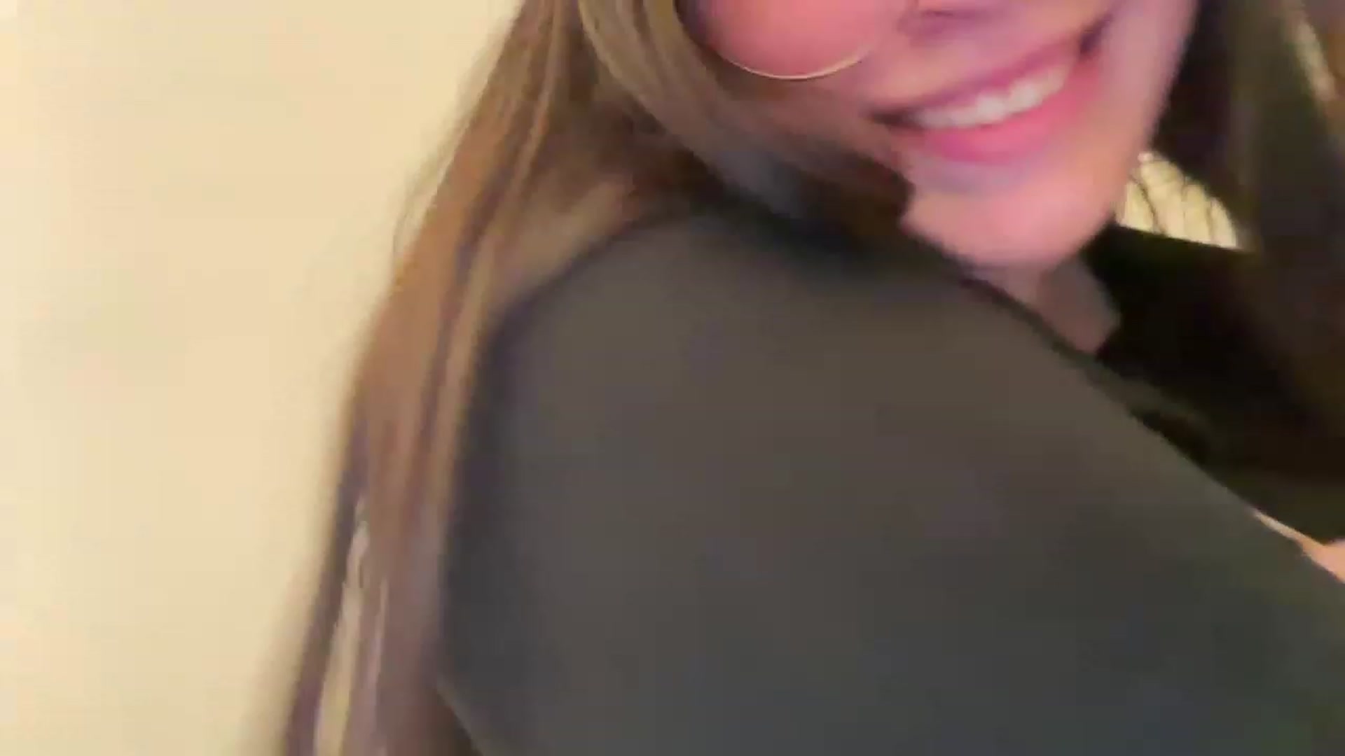 Gallery image thumbnail from Hasymura's myfreecams stream on, 03/05/2023, 21:40 image 10 of 20