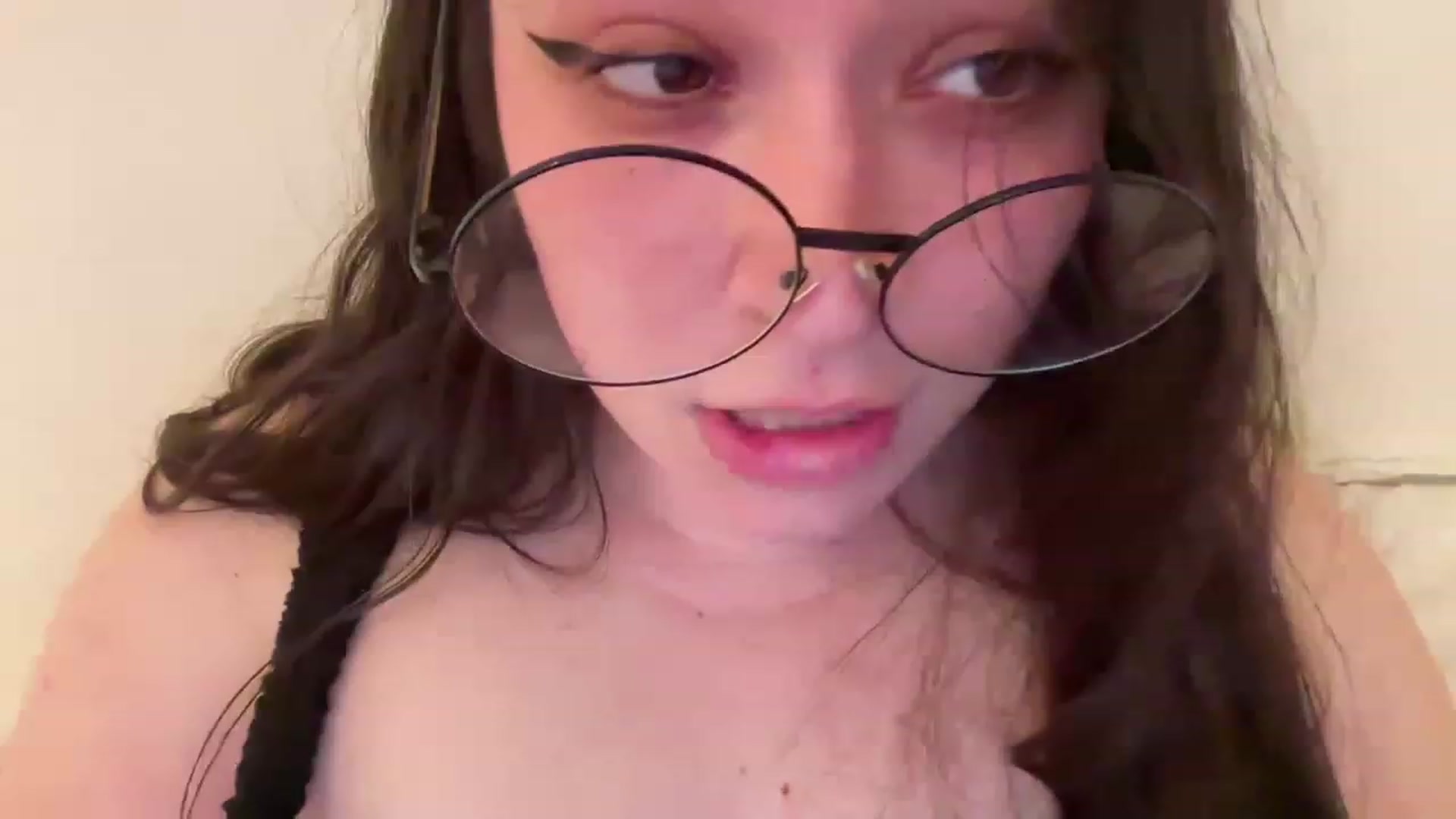 Gallery image thumbnail from Hasymura's myfreecams stream on, 03/14/2023, 21:49 image 17 of 20