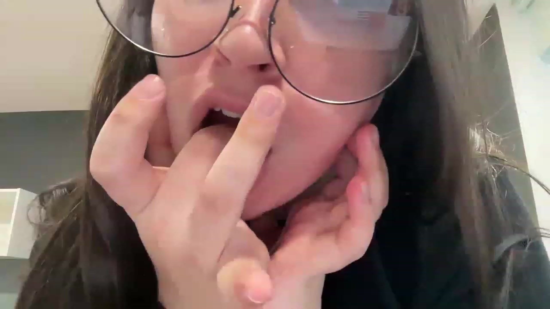 Gallery image thumbnail from Hasymura's myfreecams stream on, 03/16/2023, 17:42 image 13 of 20