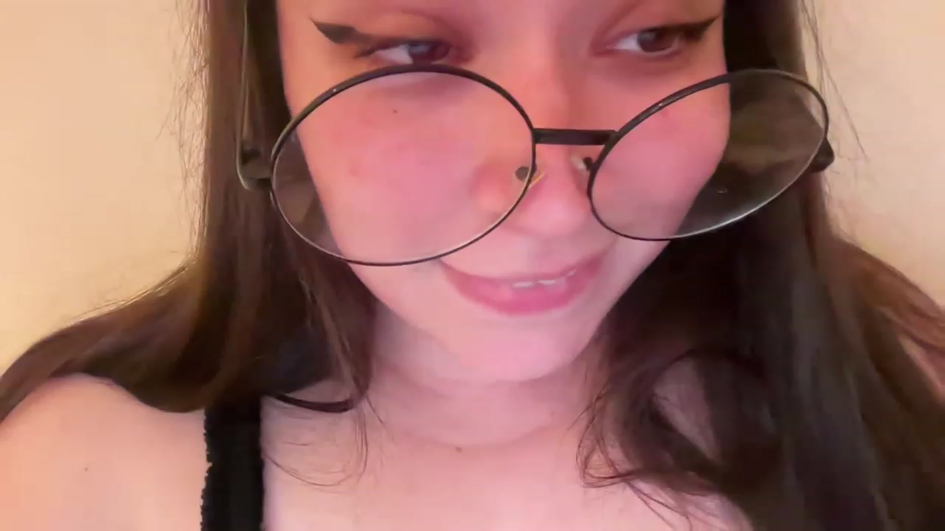 Gallery image thumbnail from Hasymura's myfreecams stream on, 03/20/2023, 23:47 image 4 of 20
