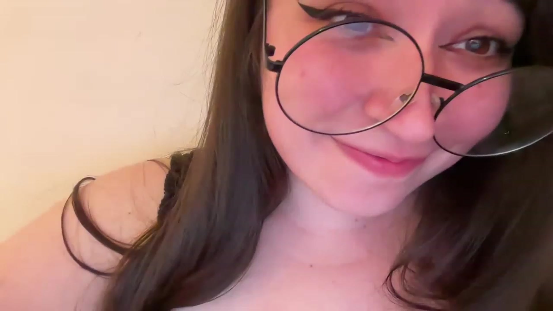 Gallery image thumbnail from Hasymura's myfreecams stream on, 03/21/2023, 22:27 image 3 of 20